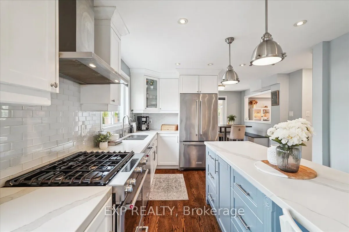 1923 Steepbank Crescent