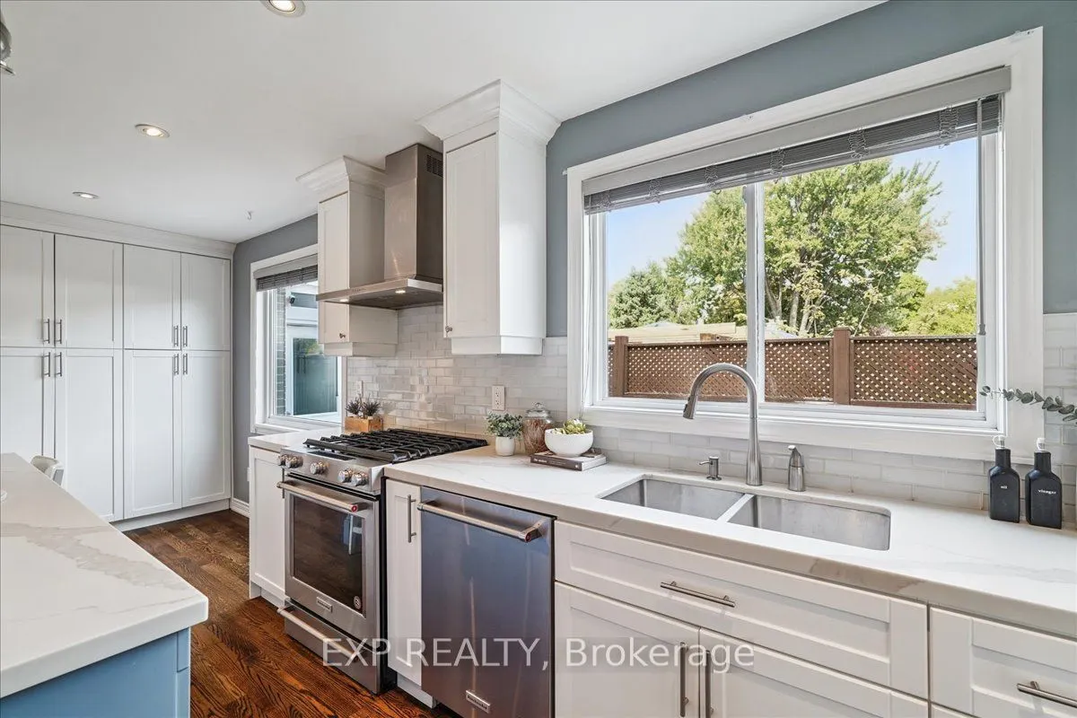 1923 Steepbank Crescent