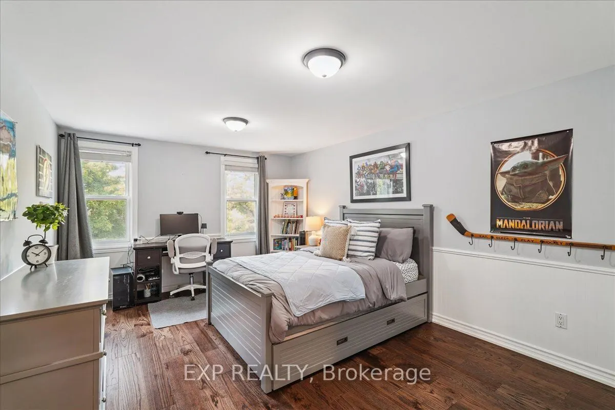 1923 Steepbank Crescent