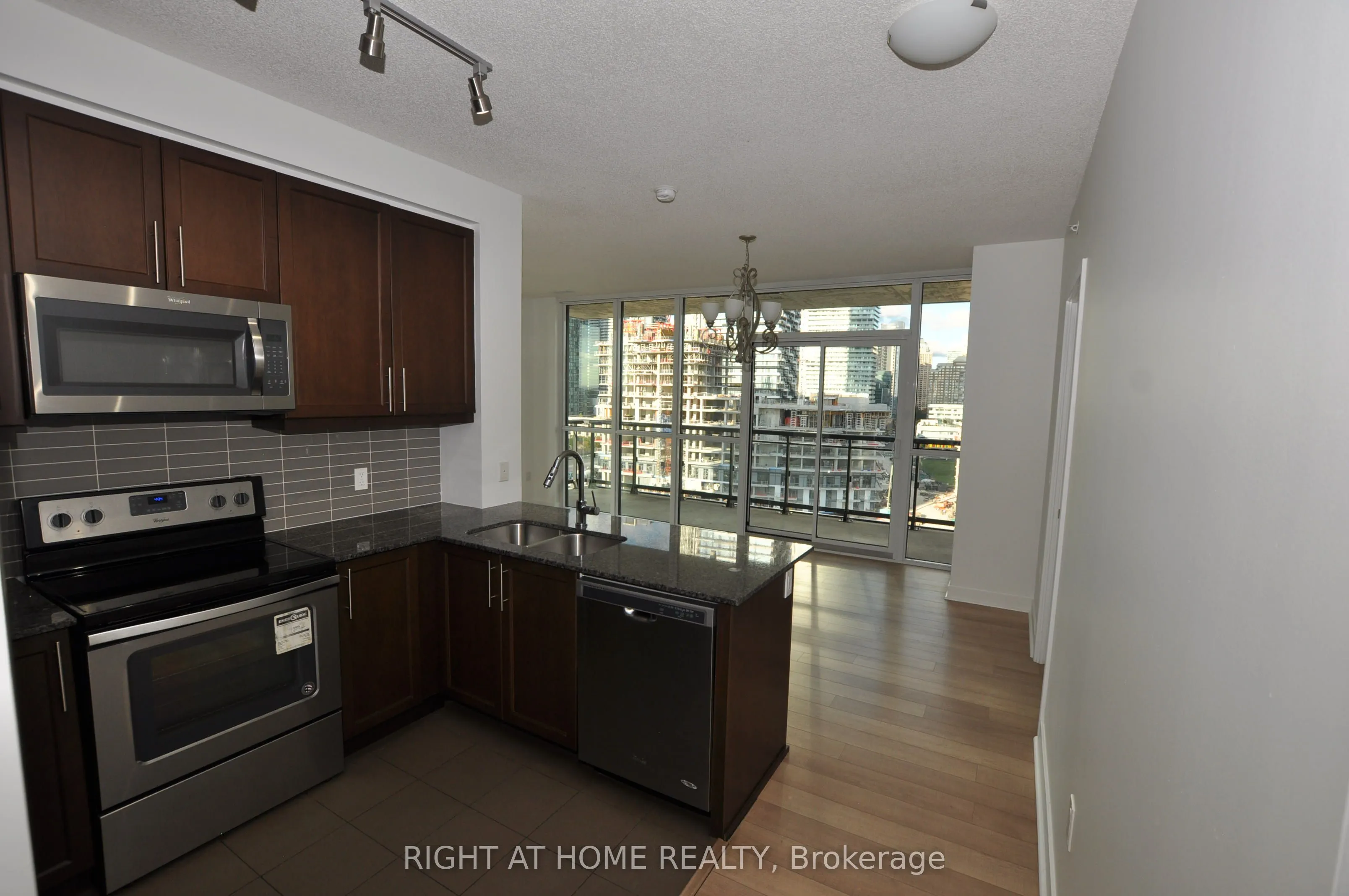 3975 GRAND PARK Drive, #909