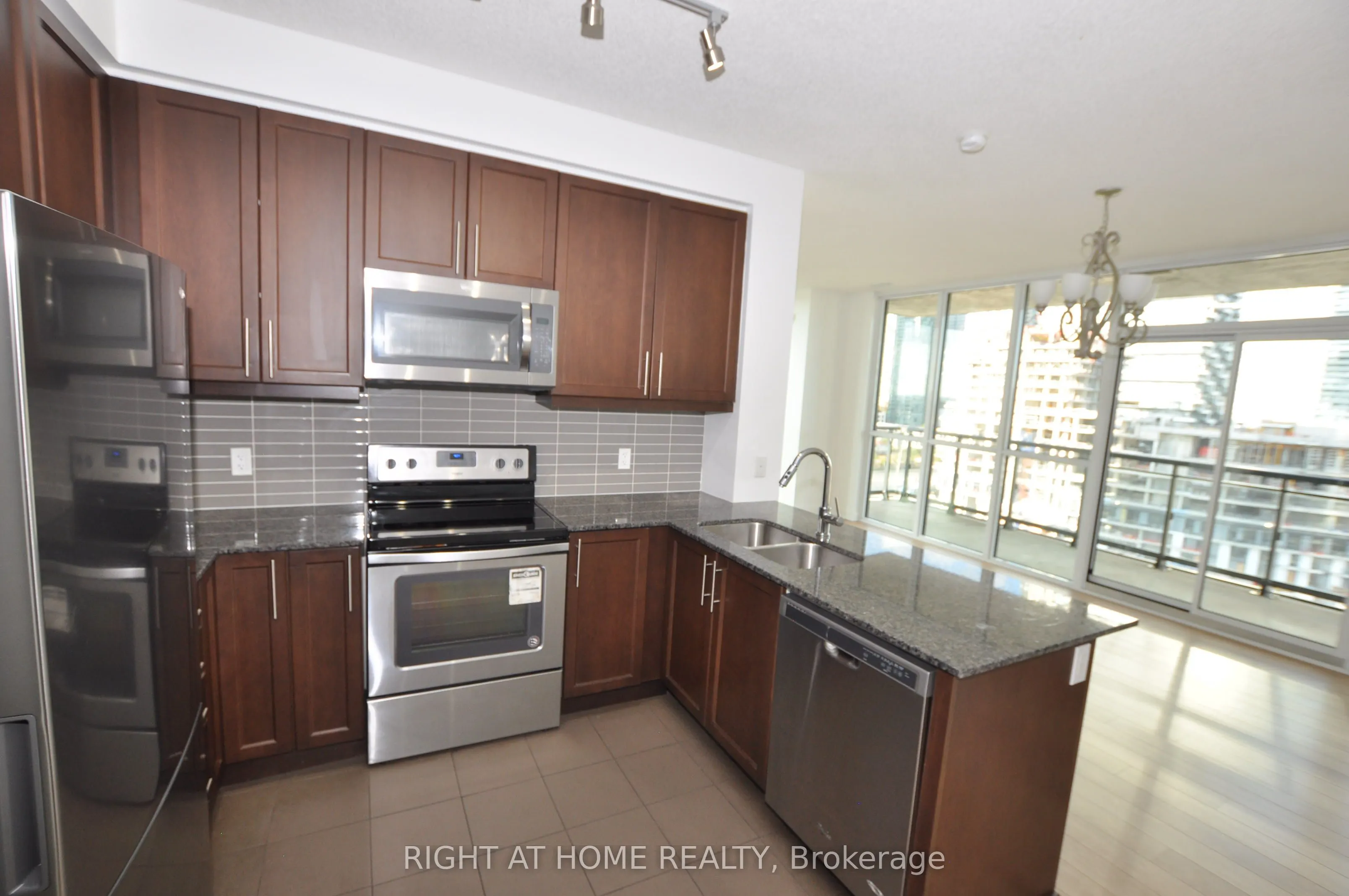 3975 GRAND PARK Drive, #909