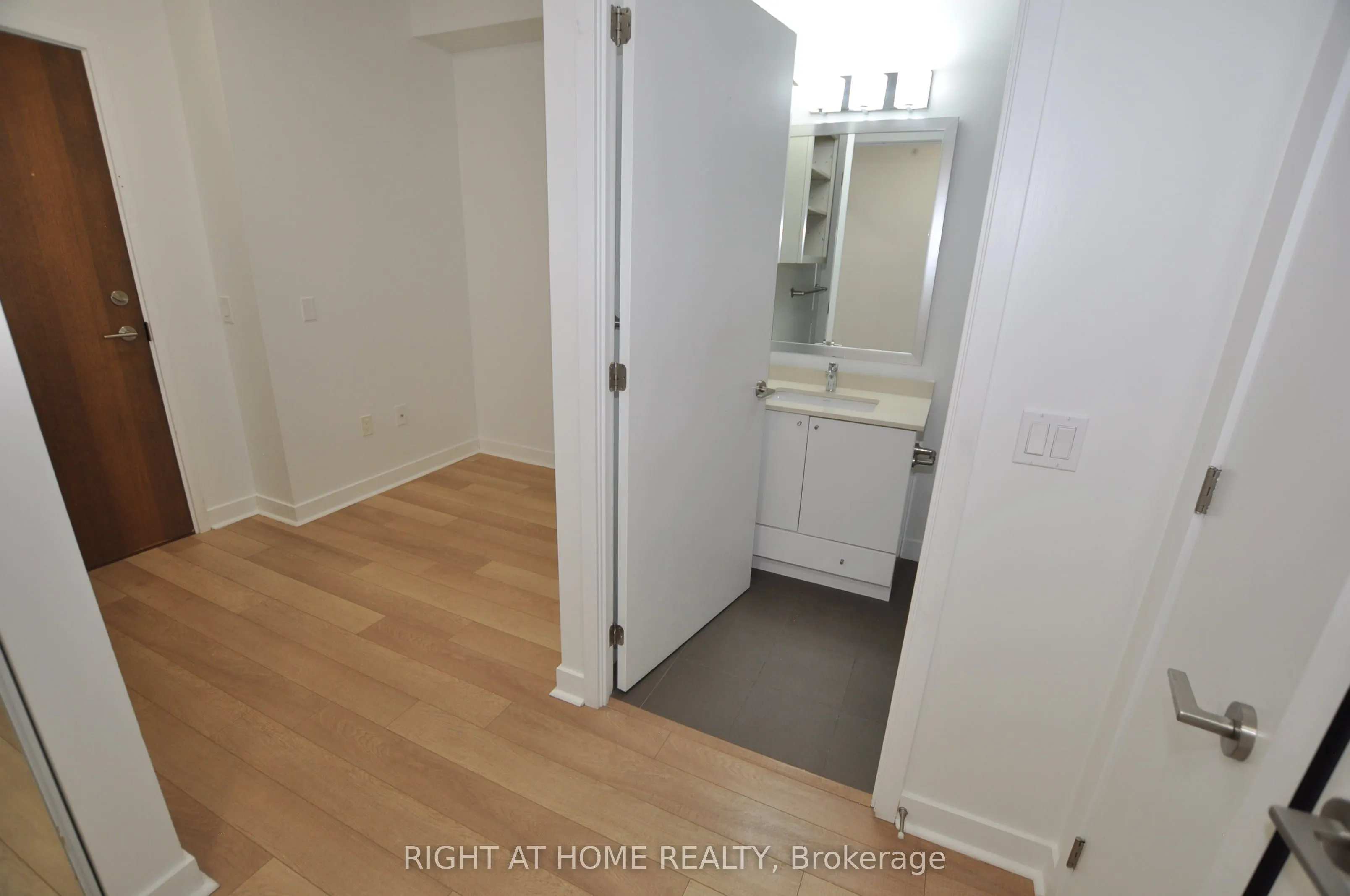 3975 GRAND PARK Drive, #909