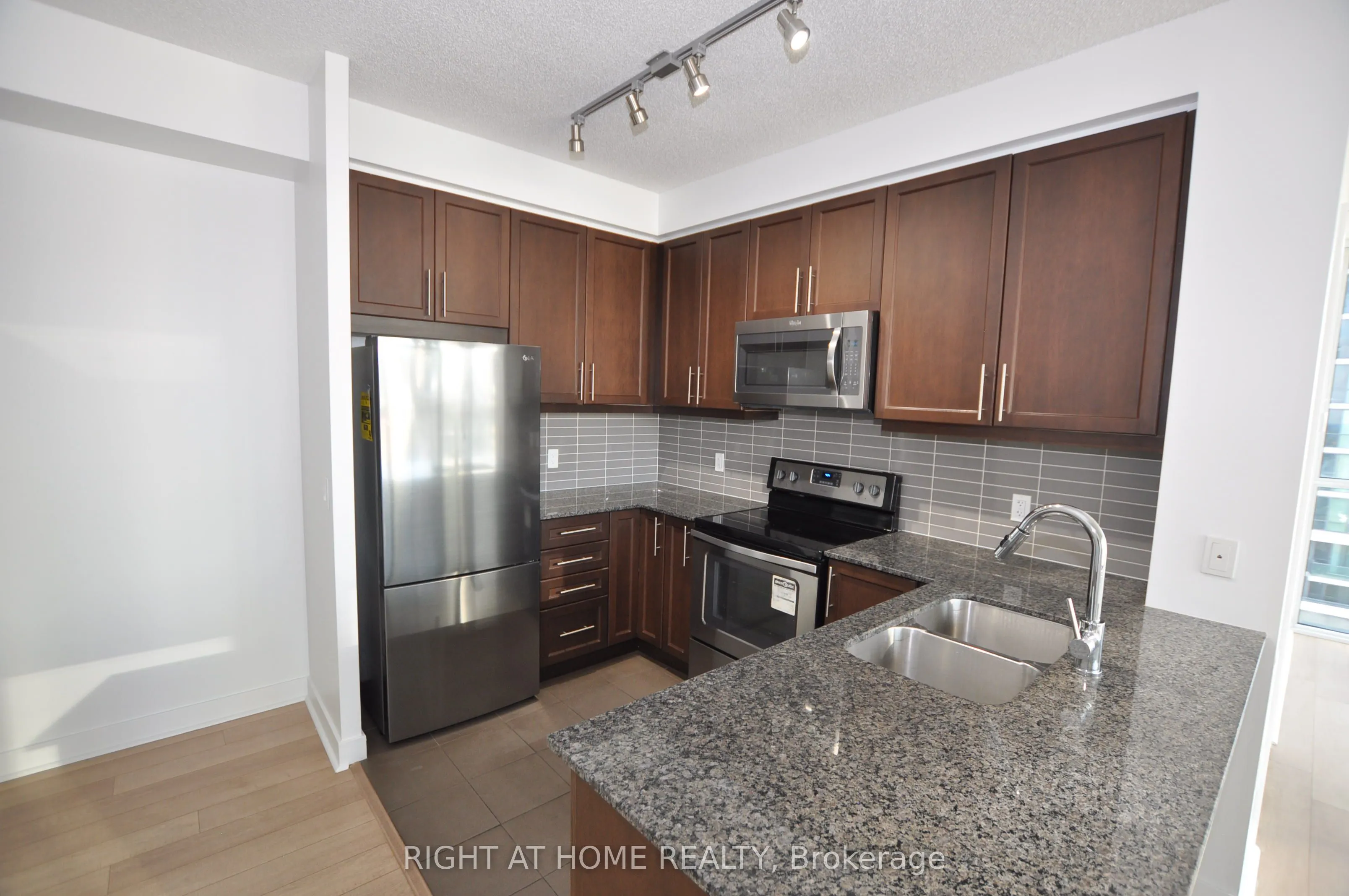 3975 GRAND PARK Drive, #909