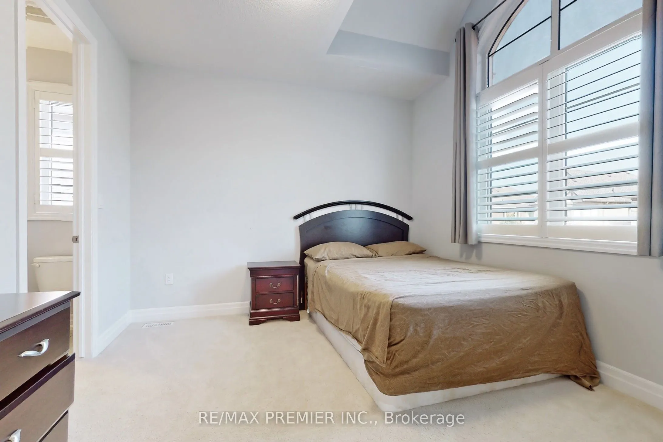 140 Magnolia Crescent