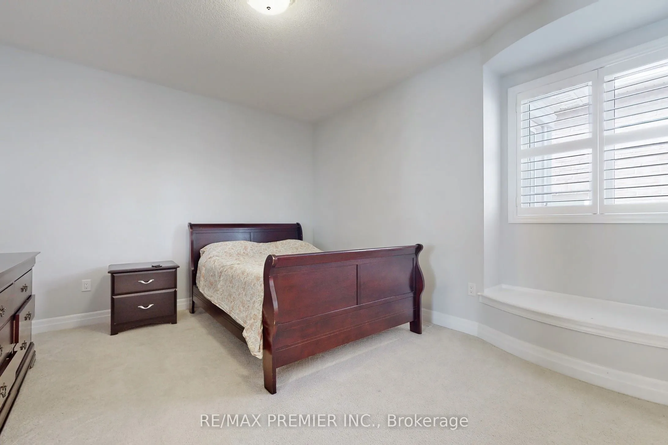 140 Magnolia Crescent