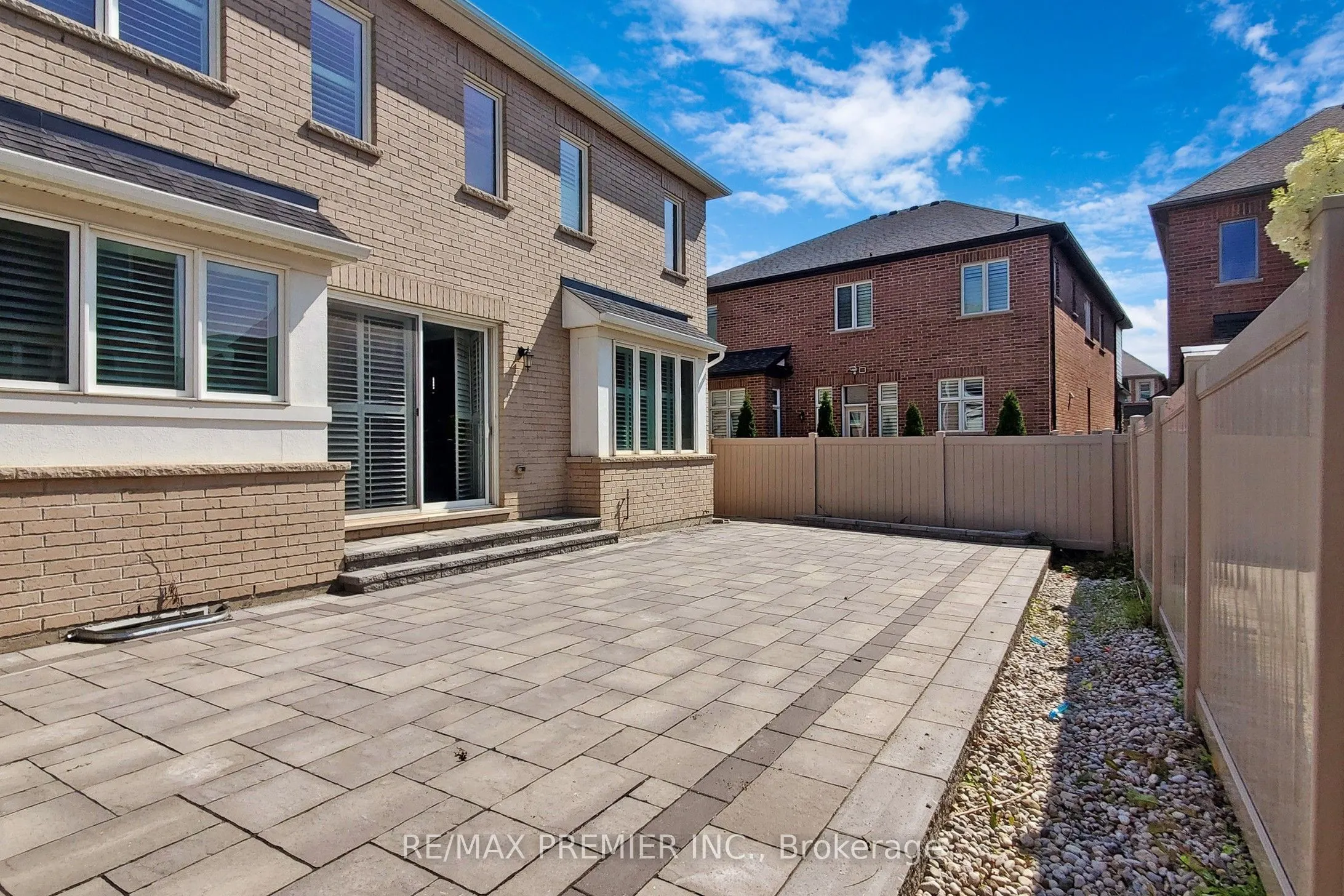 140 Magnolia Crescent