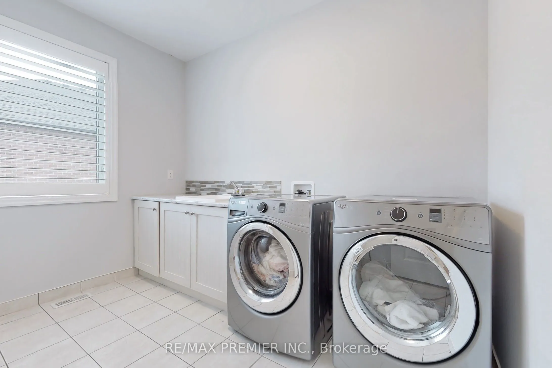 140 Magnolia Crescent