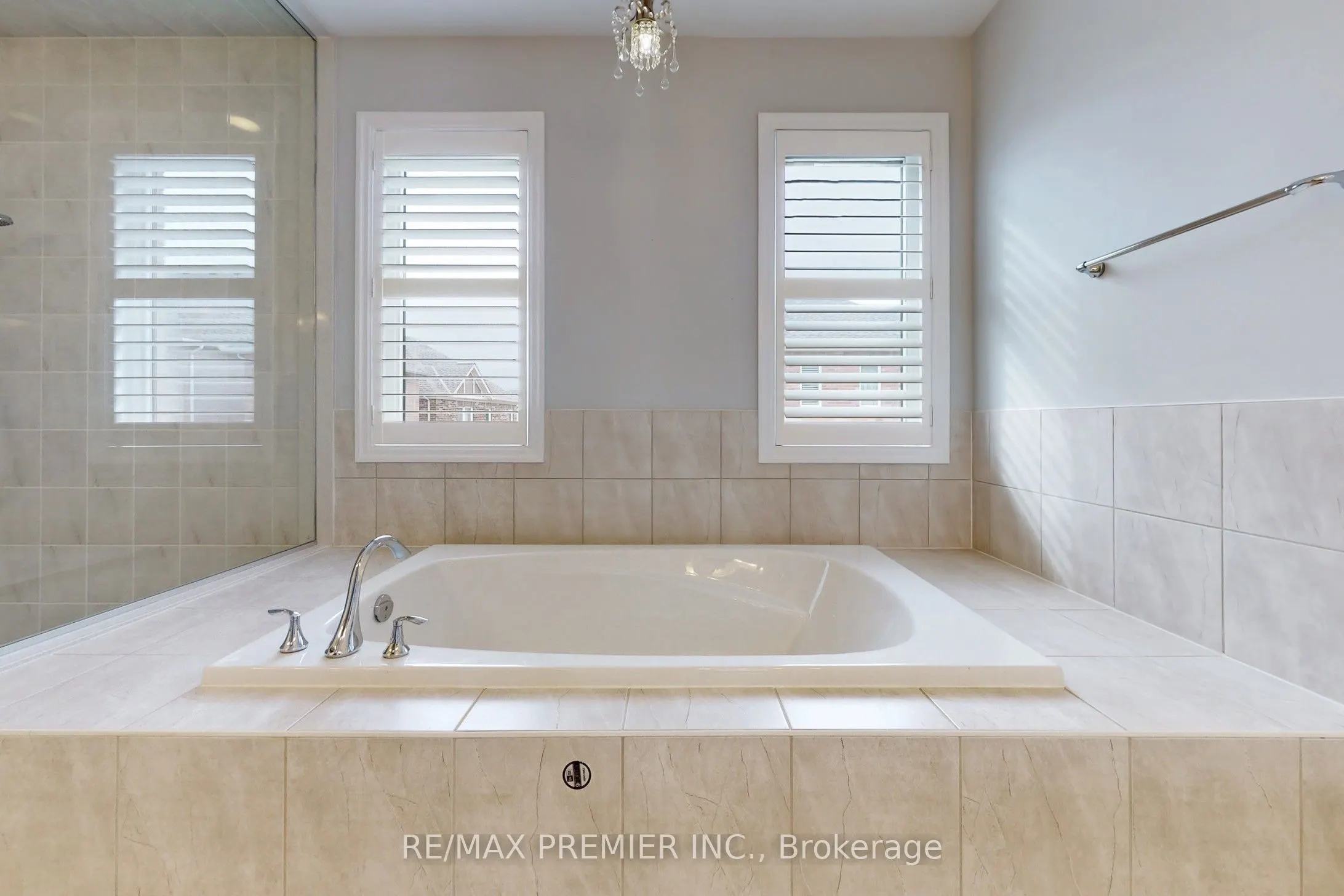 140 Magnolia Crescent