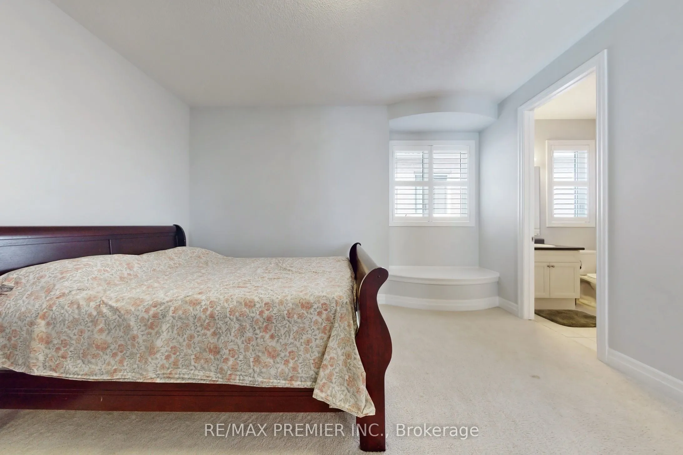 140 Magnolia Crescent