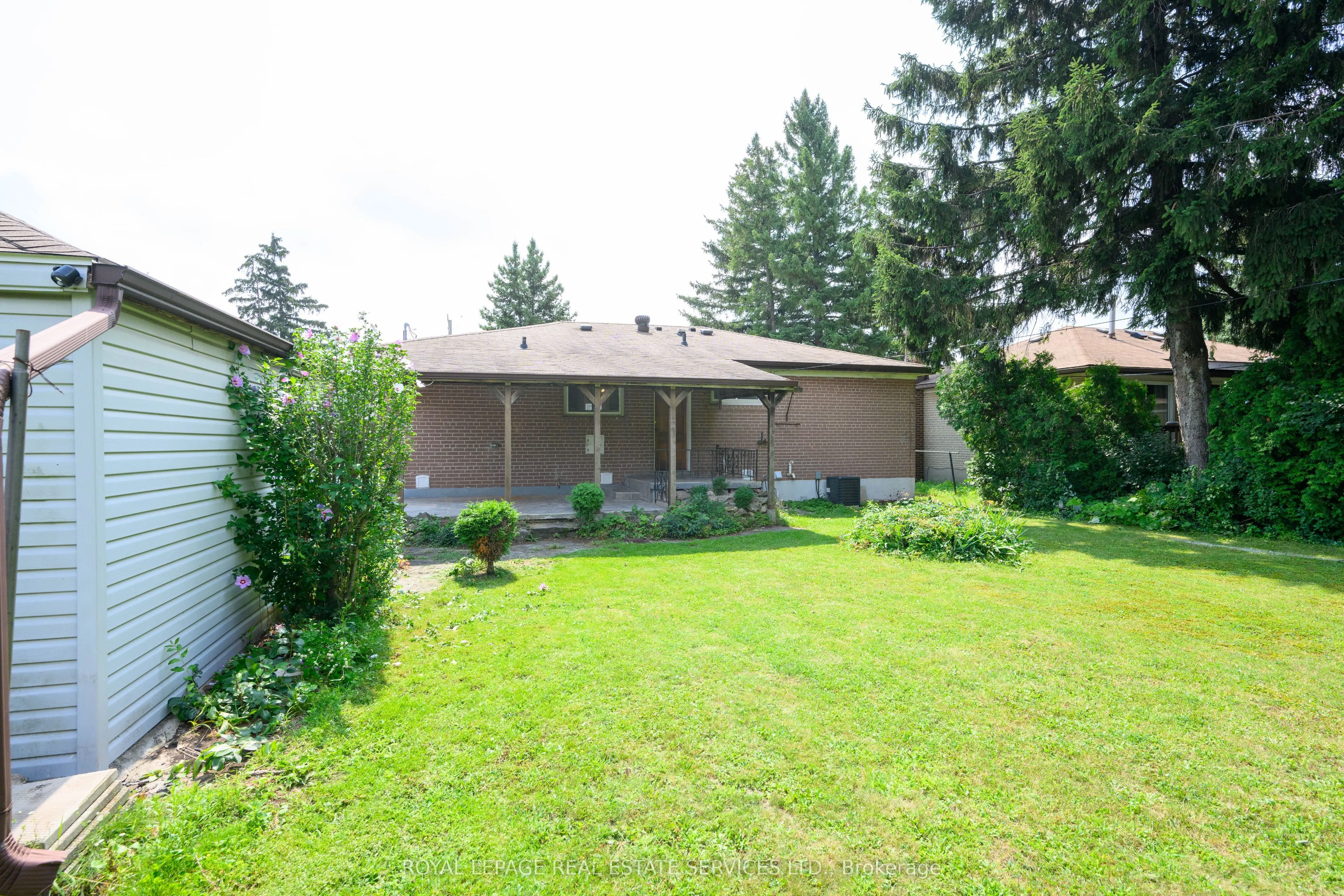 1295 Pinegrove Road, #Lower