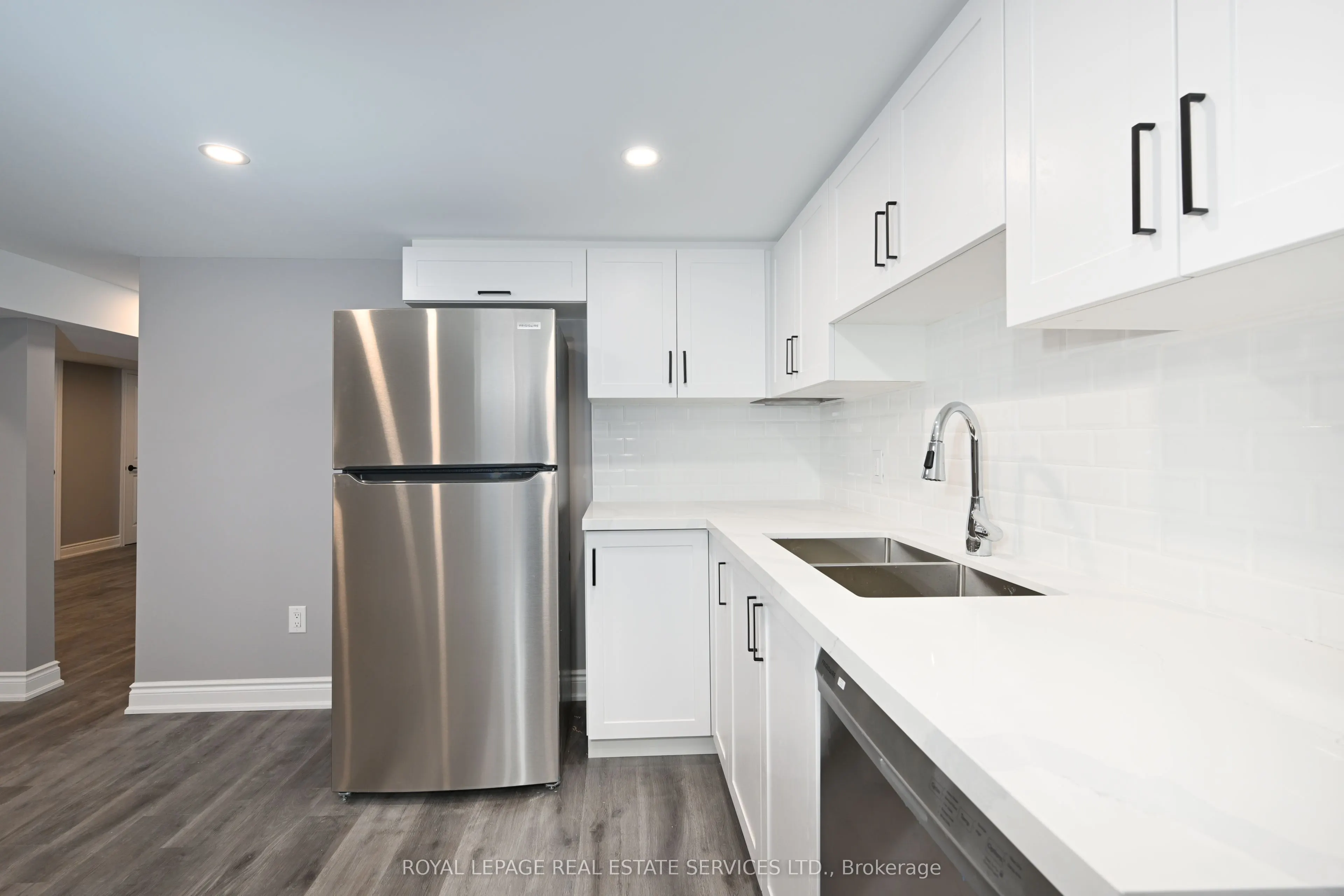 1295 Pinegrove Road, #Lower