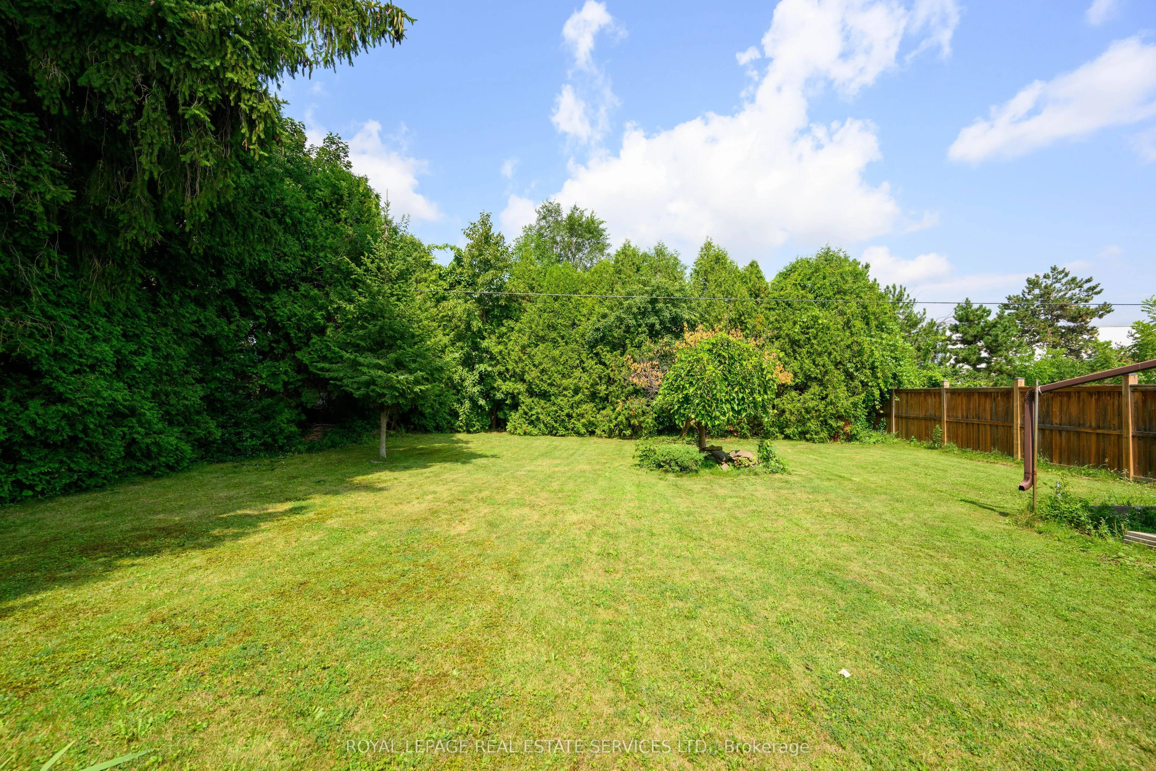 1295 Pinegrove Road, #Lower