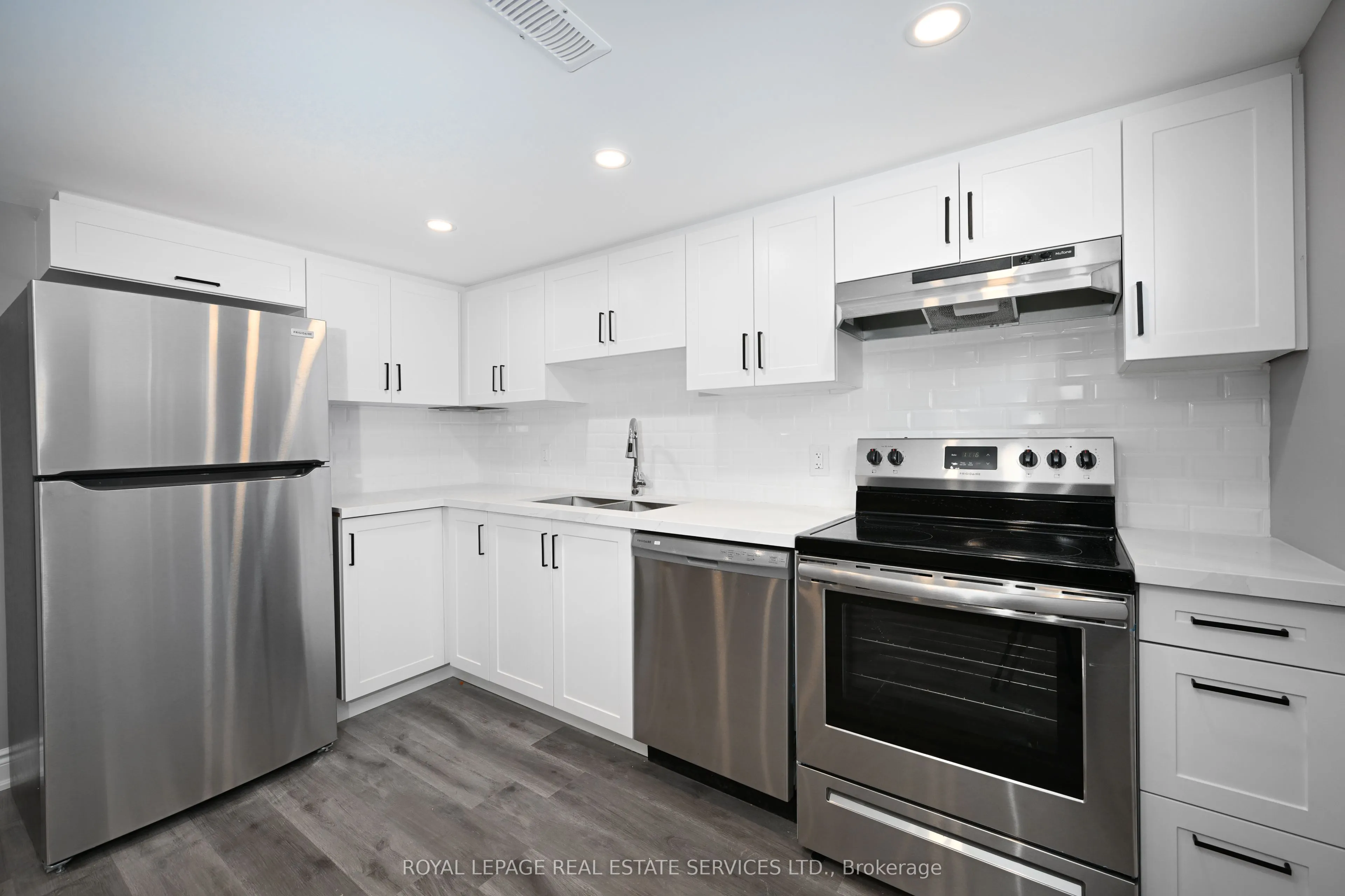 1295 Pinegrove Road, #Lower