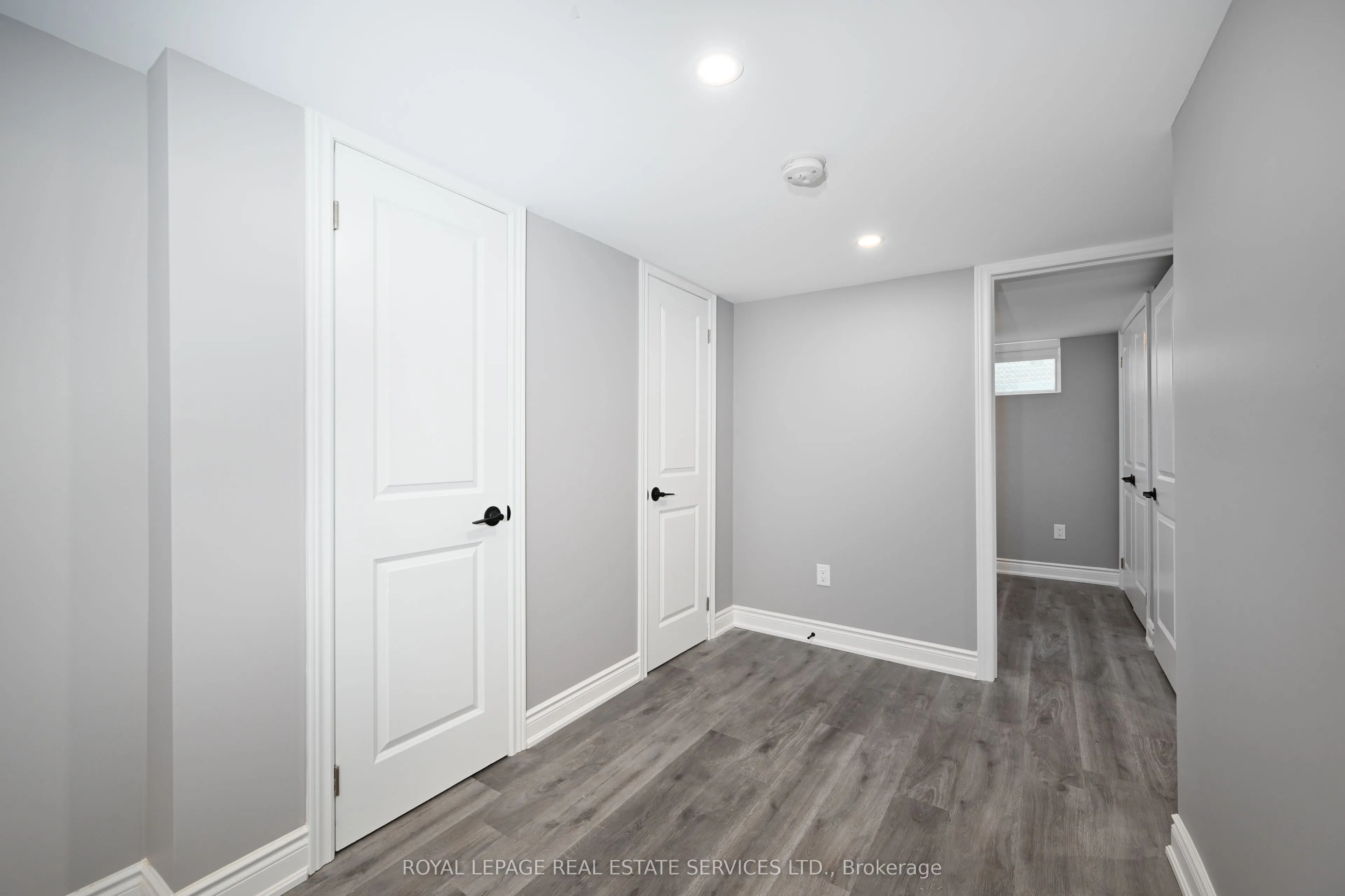 1295 Pinegrove Road, #Lower