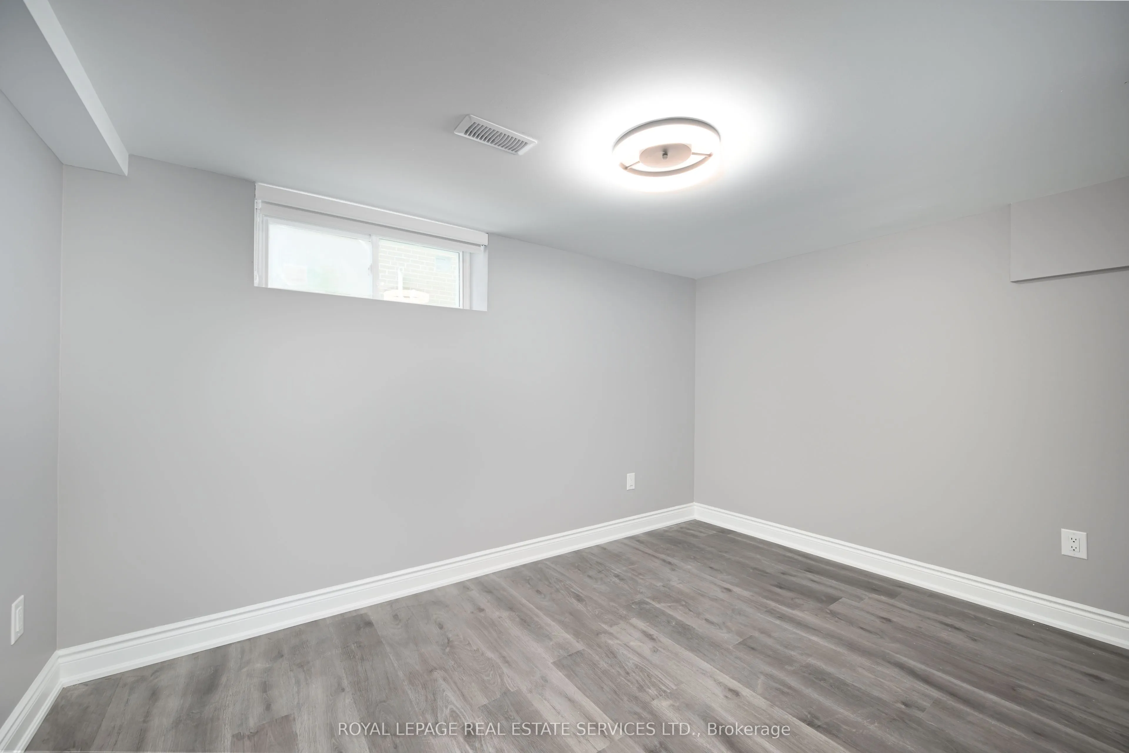 1295 Pinegrove Road, #Lower