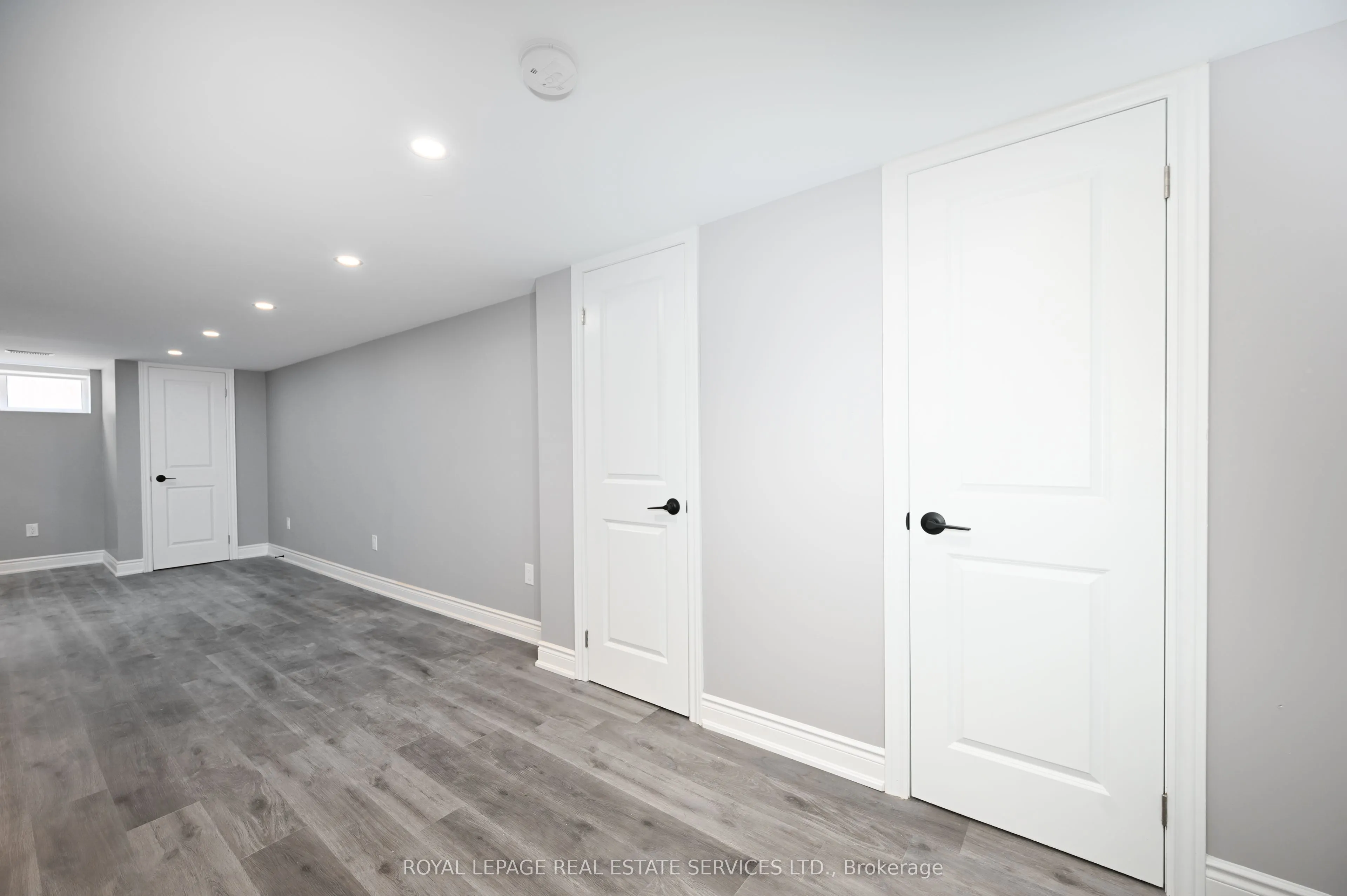 1295 Pinegrove Road, #Lower