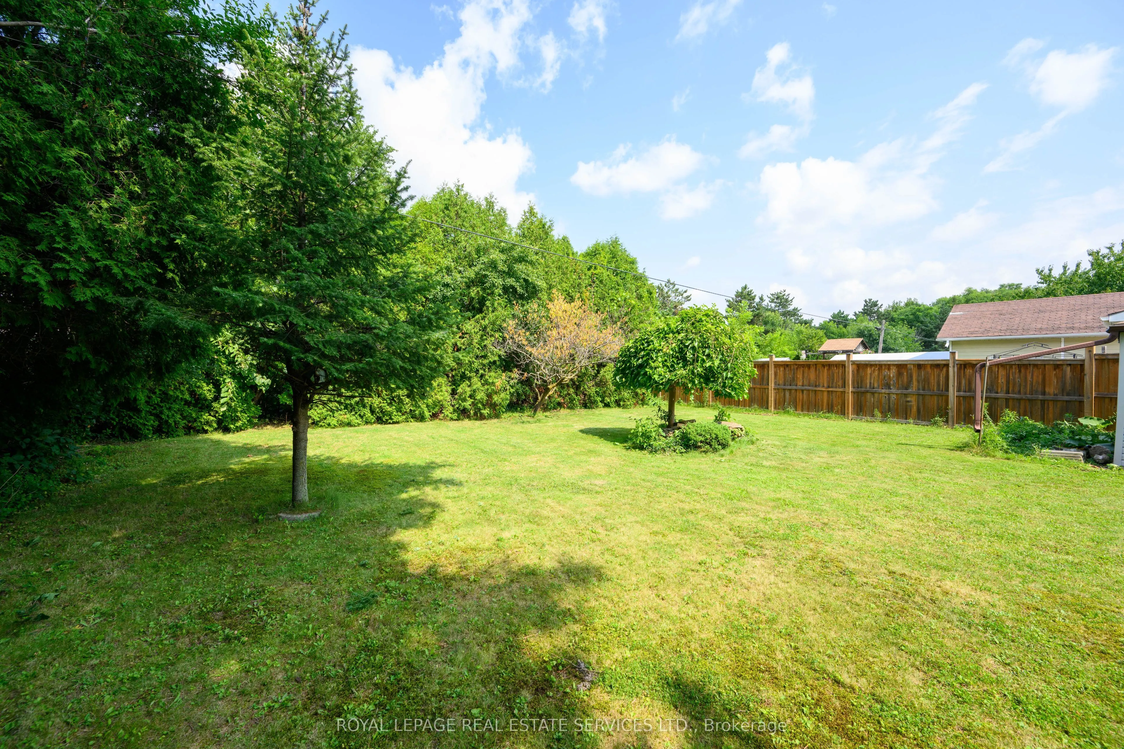 1295 Pinegrove Road, #Lower