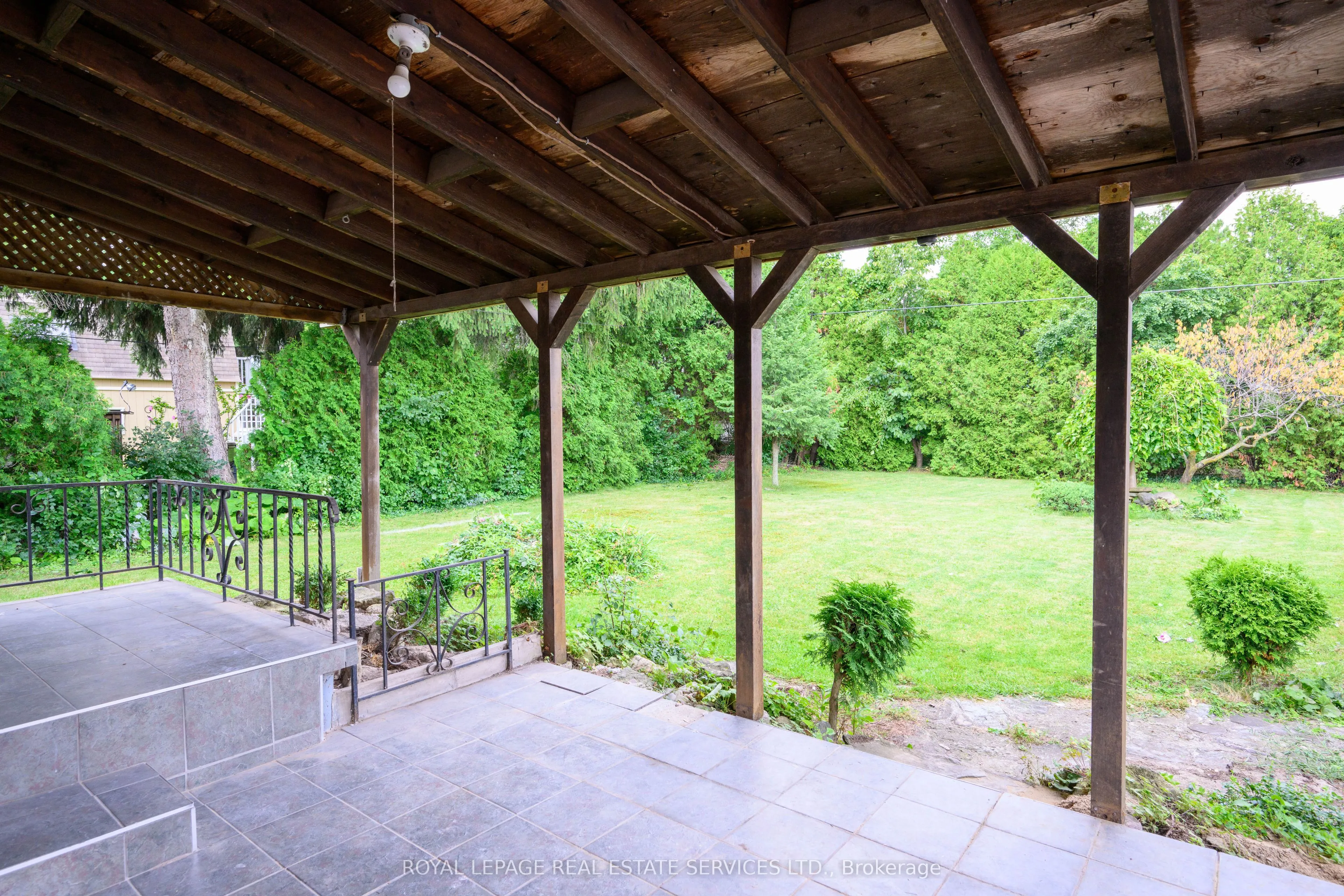 1295 Pinegrove Road, #Lower