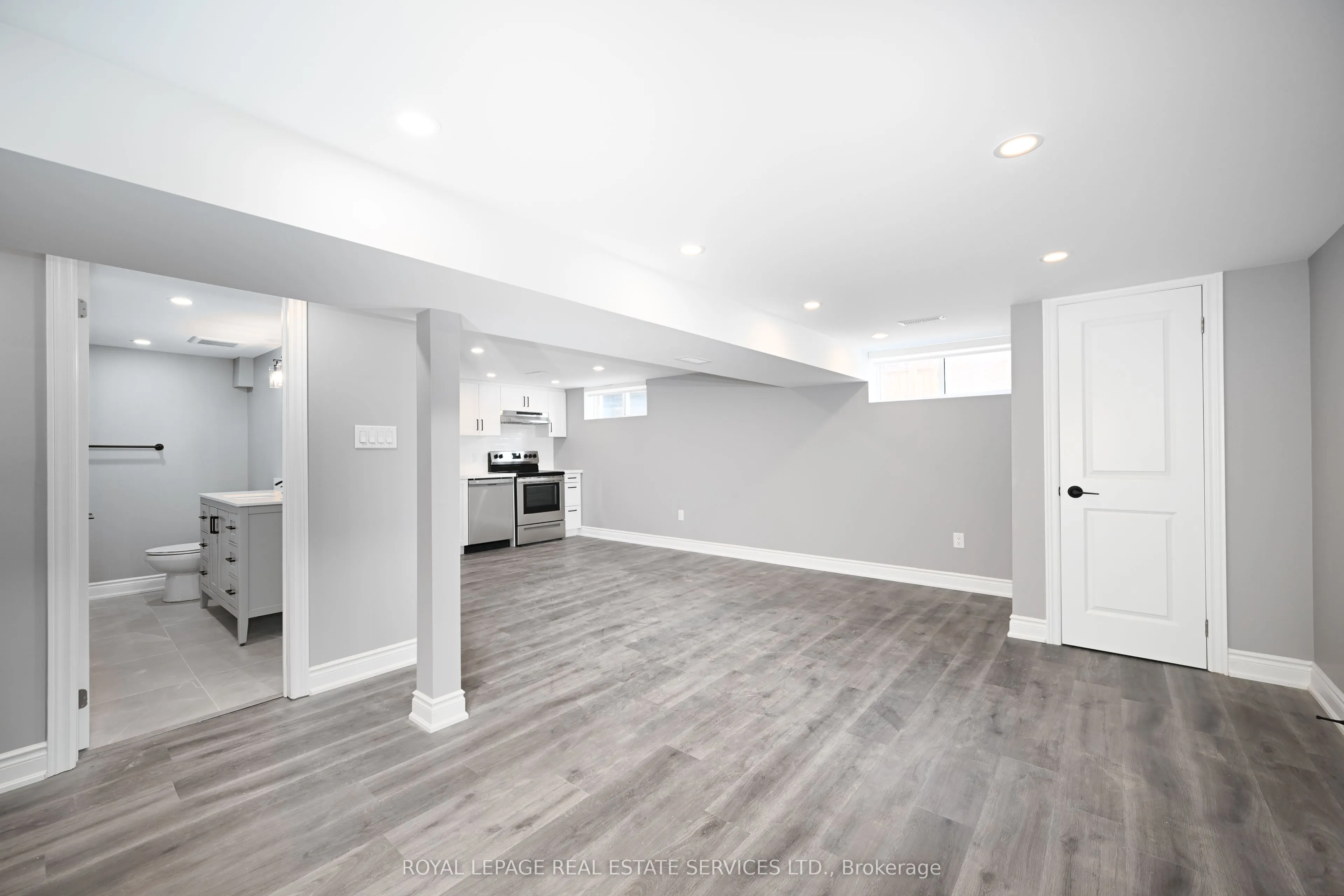 1295 Pinegrove Road, #Lower