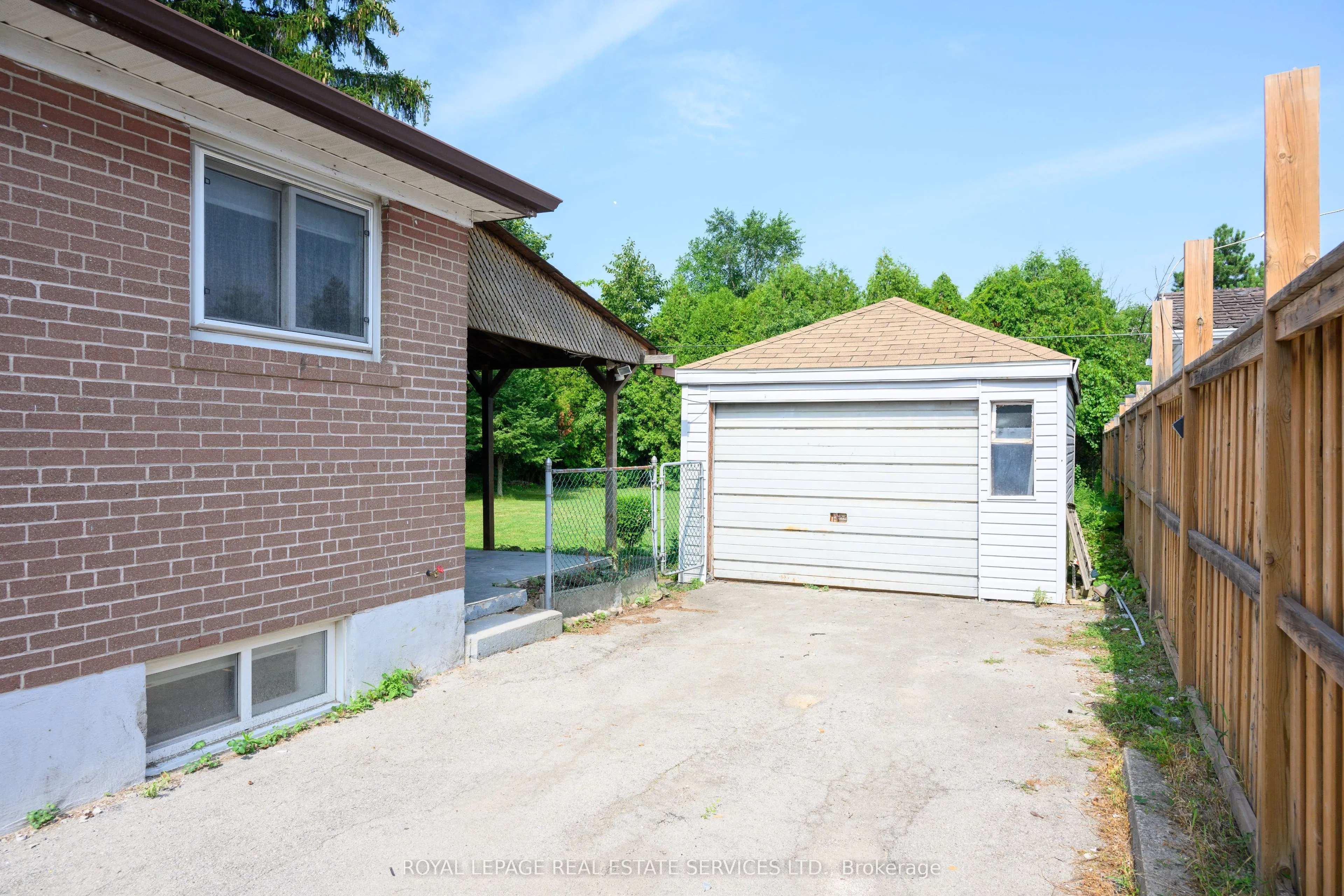 1295 Pinegrove Road, #Lower