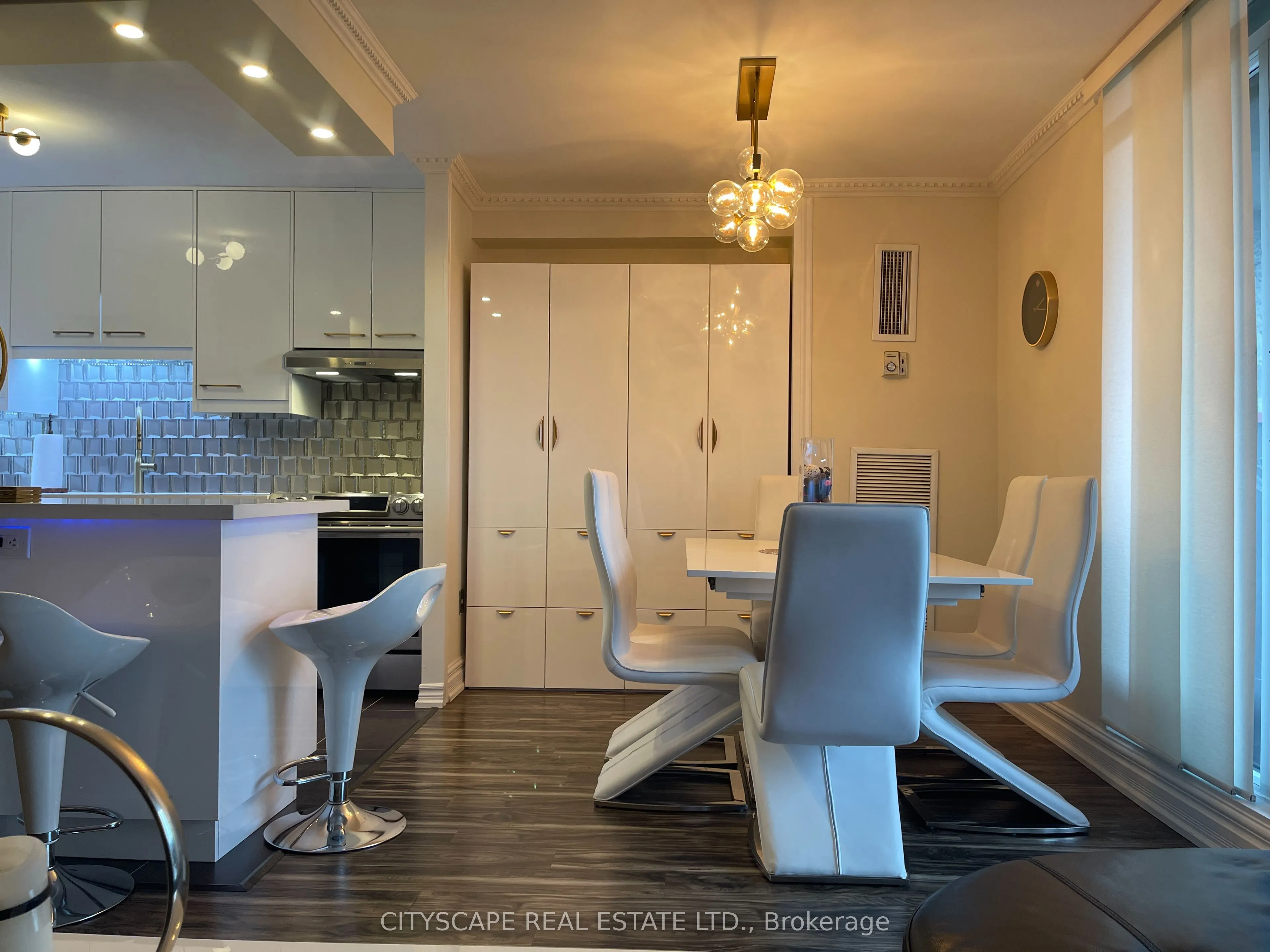 355 Rathburn Road E, #704