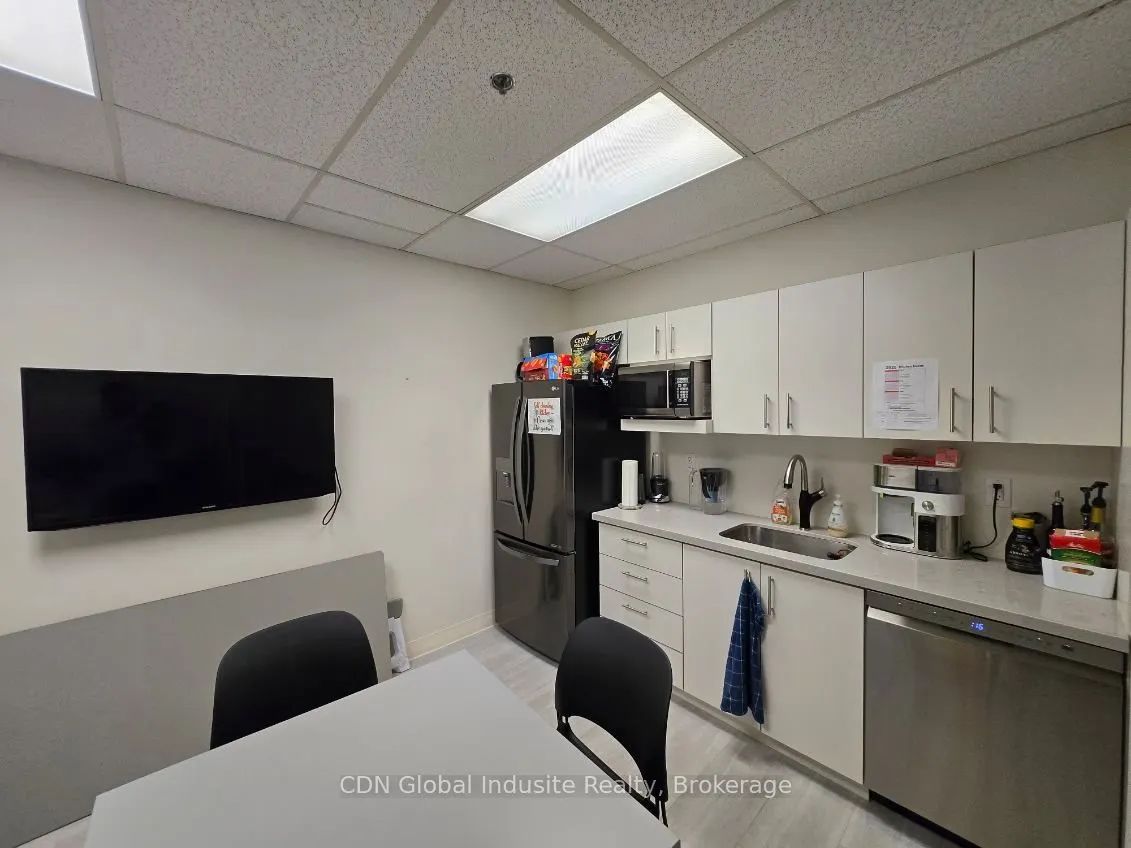 2600 Skymark Avenue, #6-202