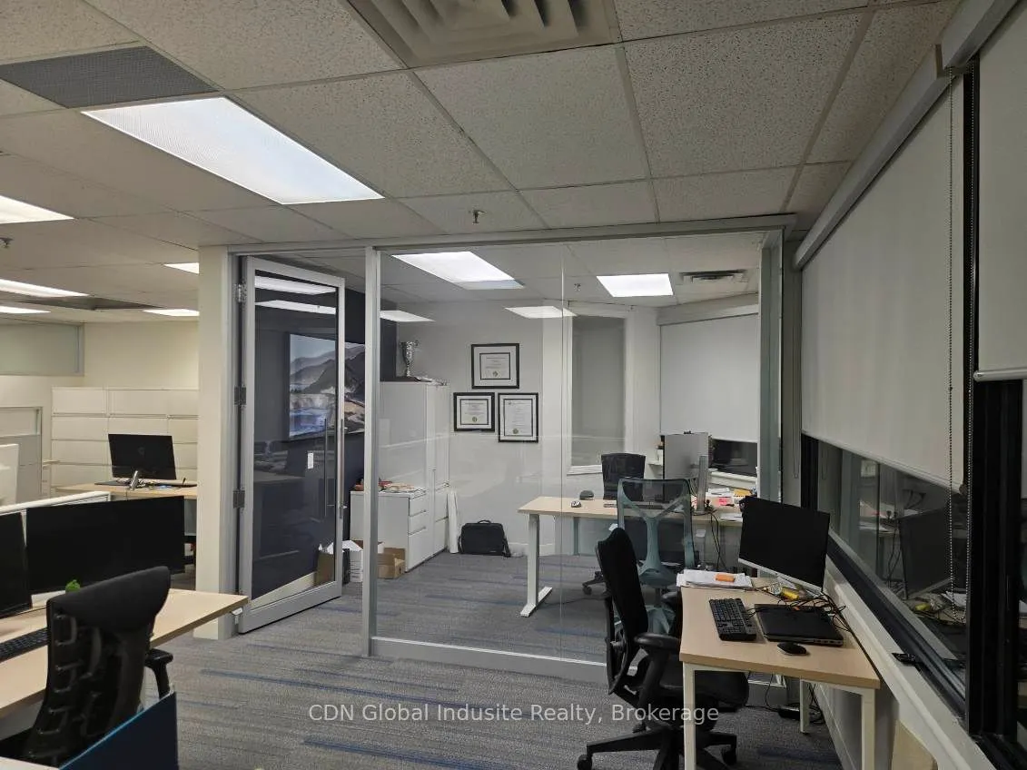 2600 Skymark Avenue, #6-202