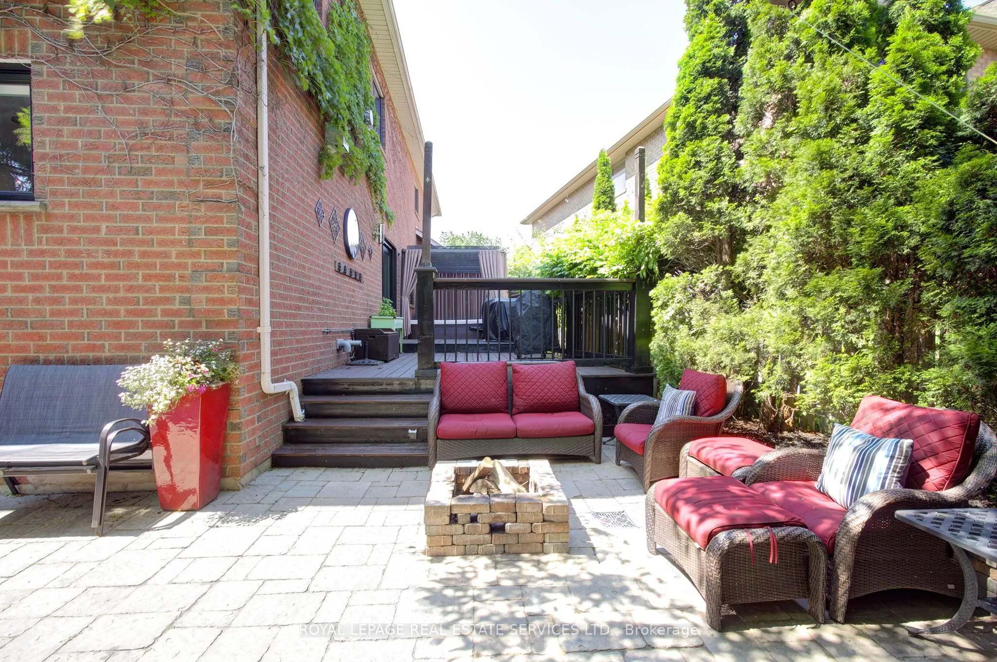 1079 Skyvalley Crescent