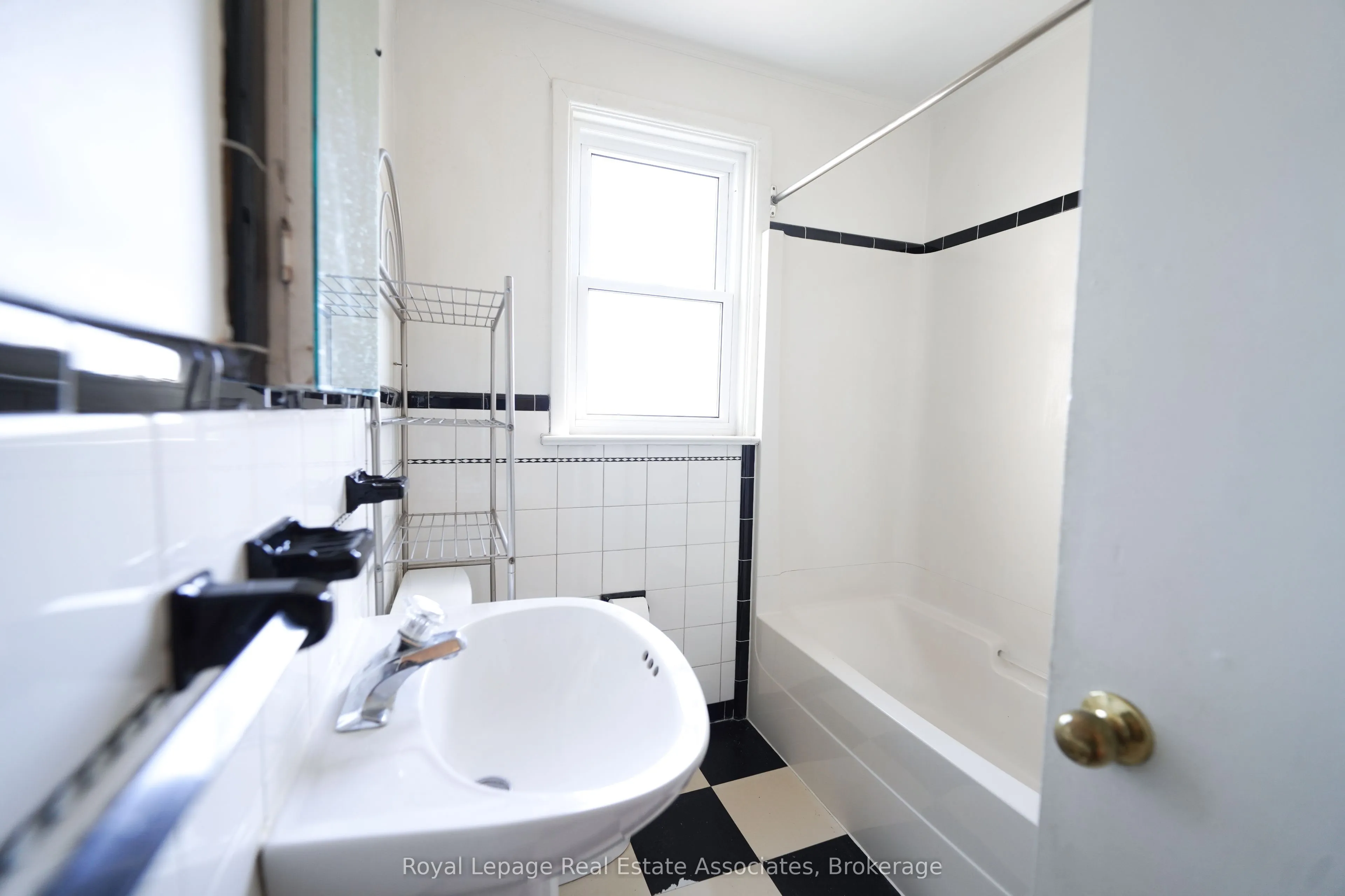 9 Mississauga Road N, #Upper