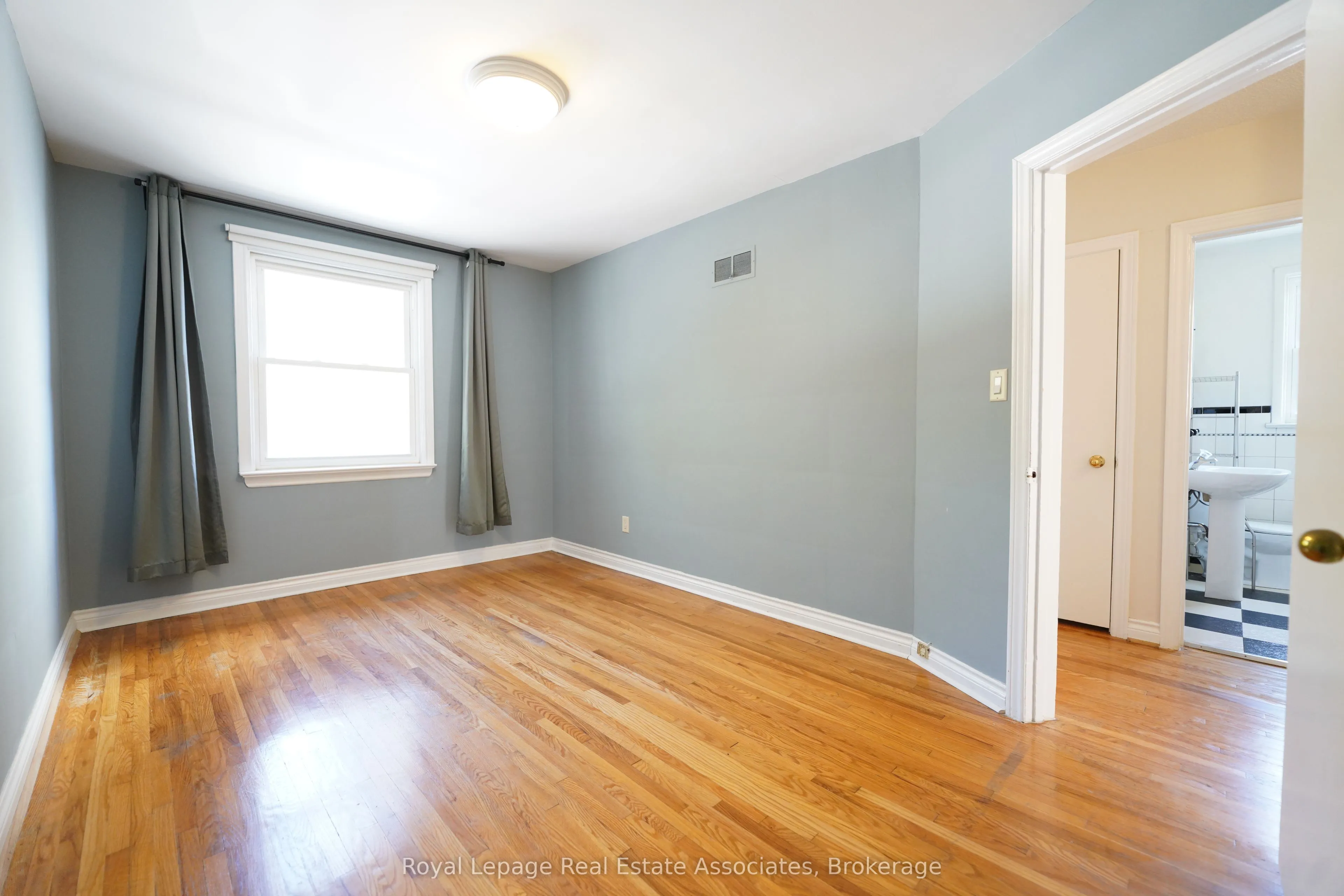 9 Mississauga Road N, #Upper