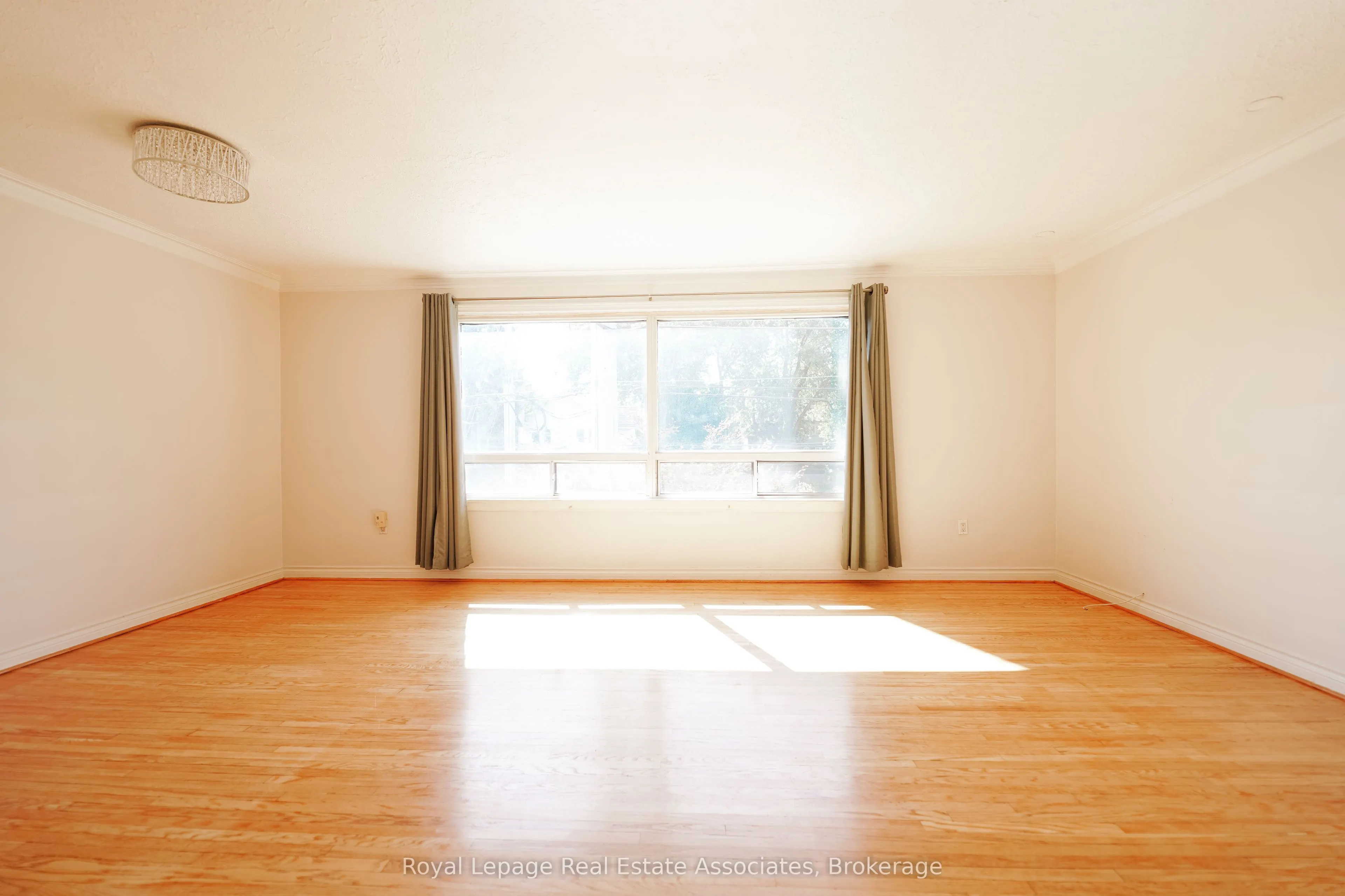 9 Mississauga Road N, #Upper