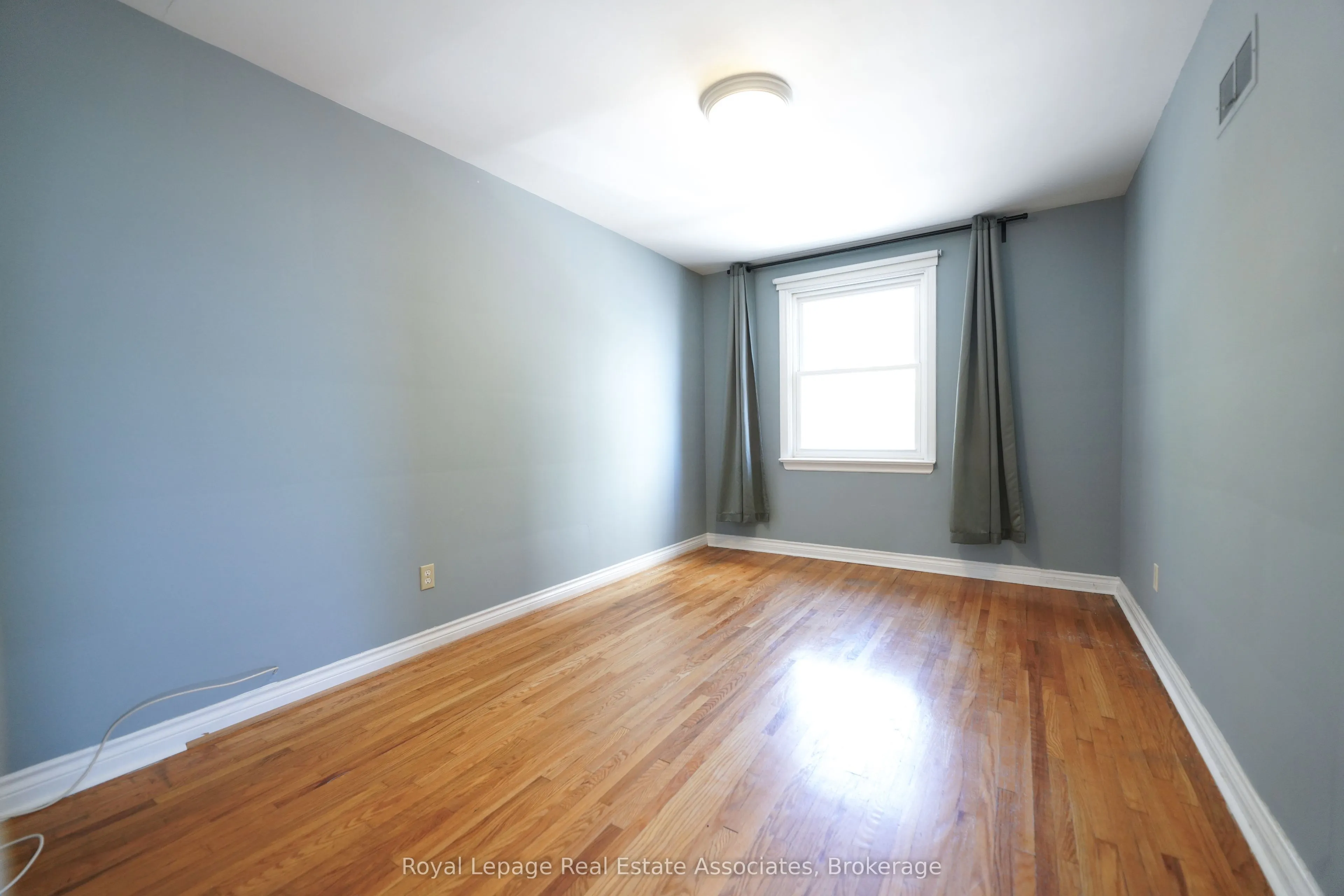 9 Mississauga Road N, #Upper