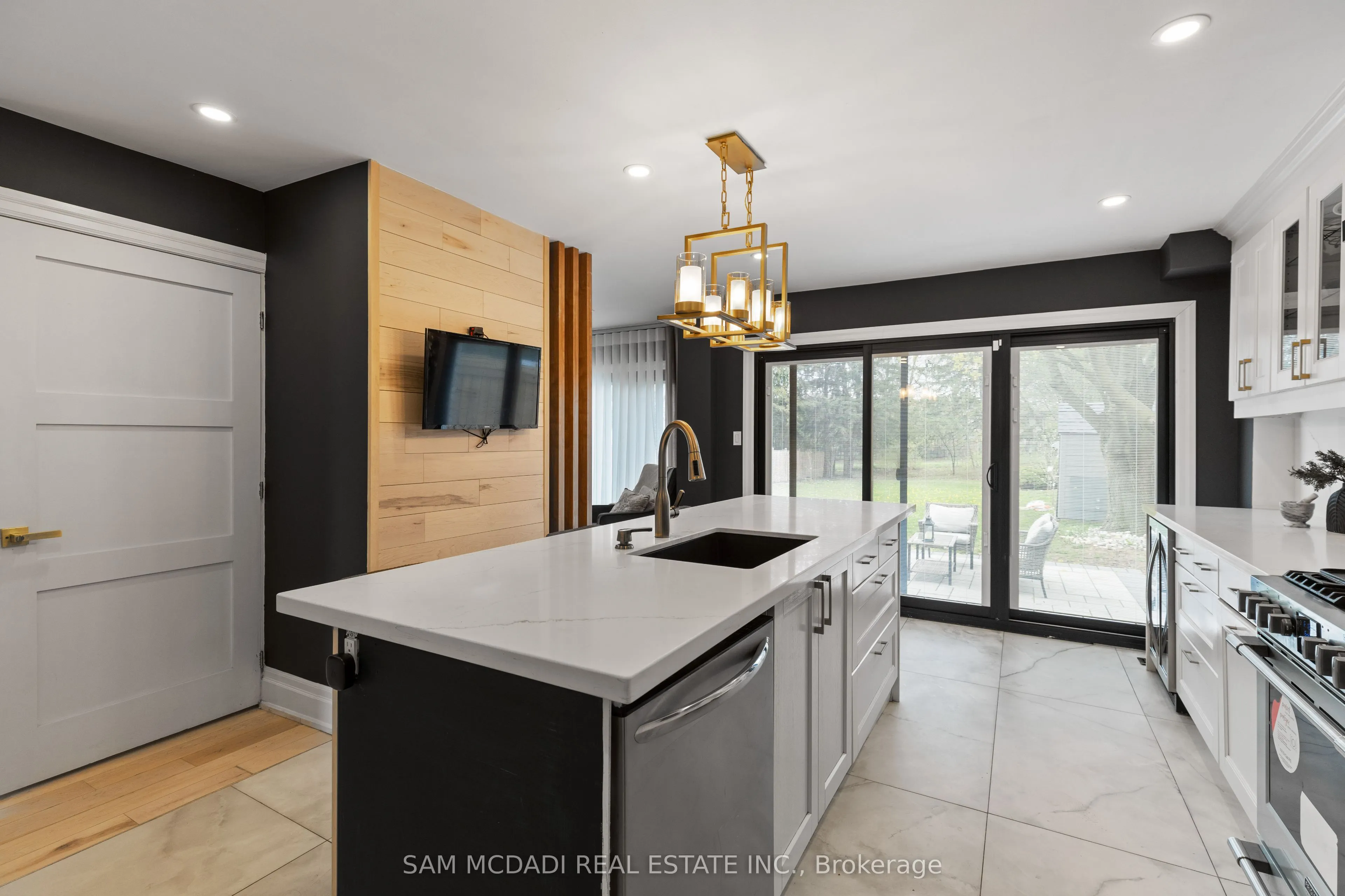 2284 Glastonbury Road