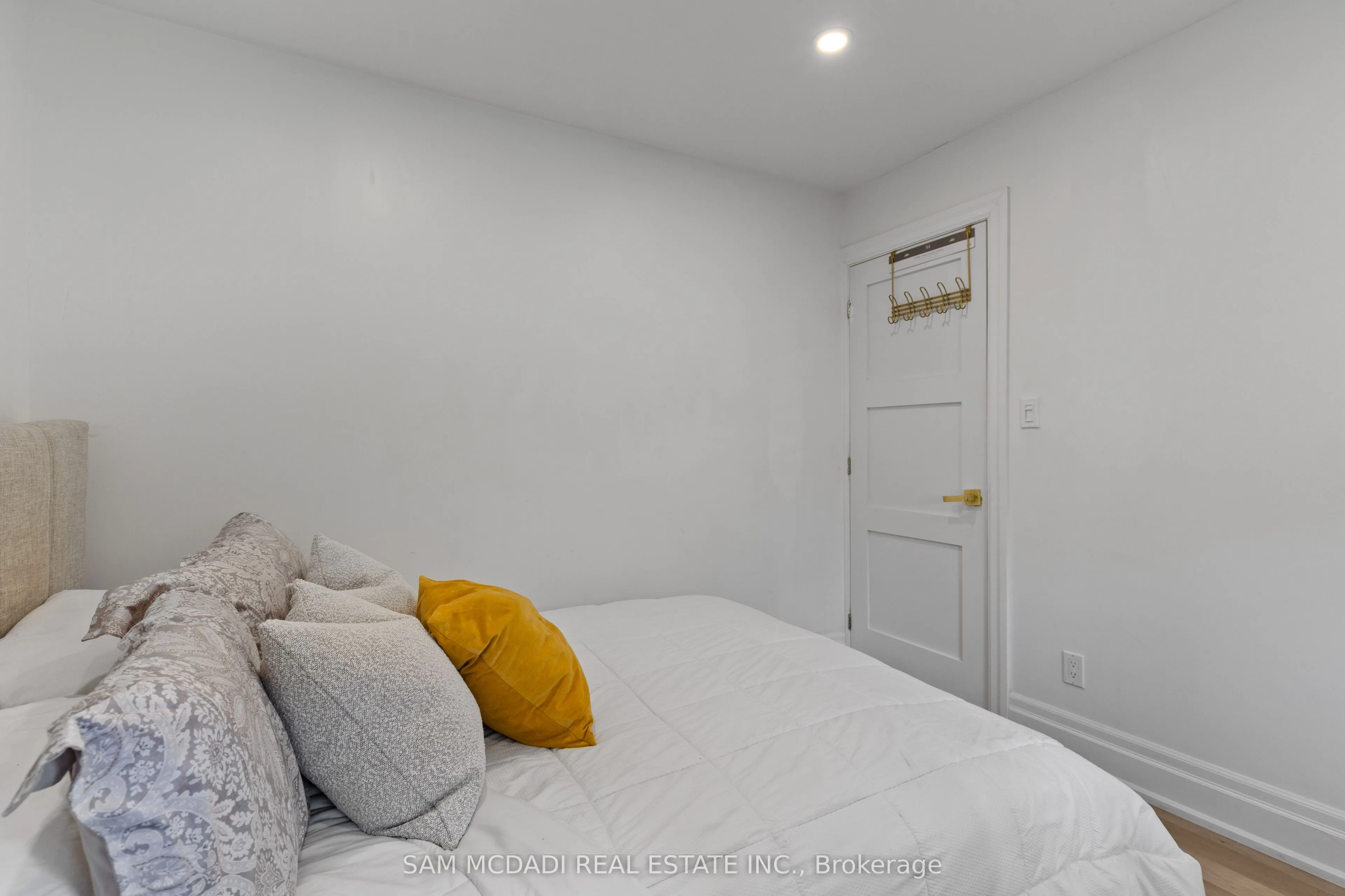 2284 Glastonbury Road