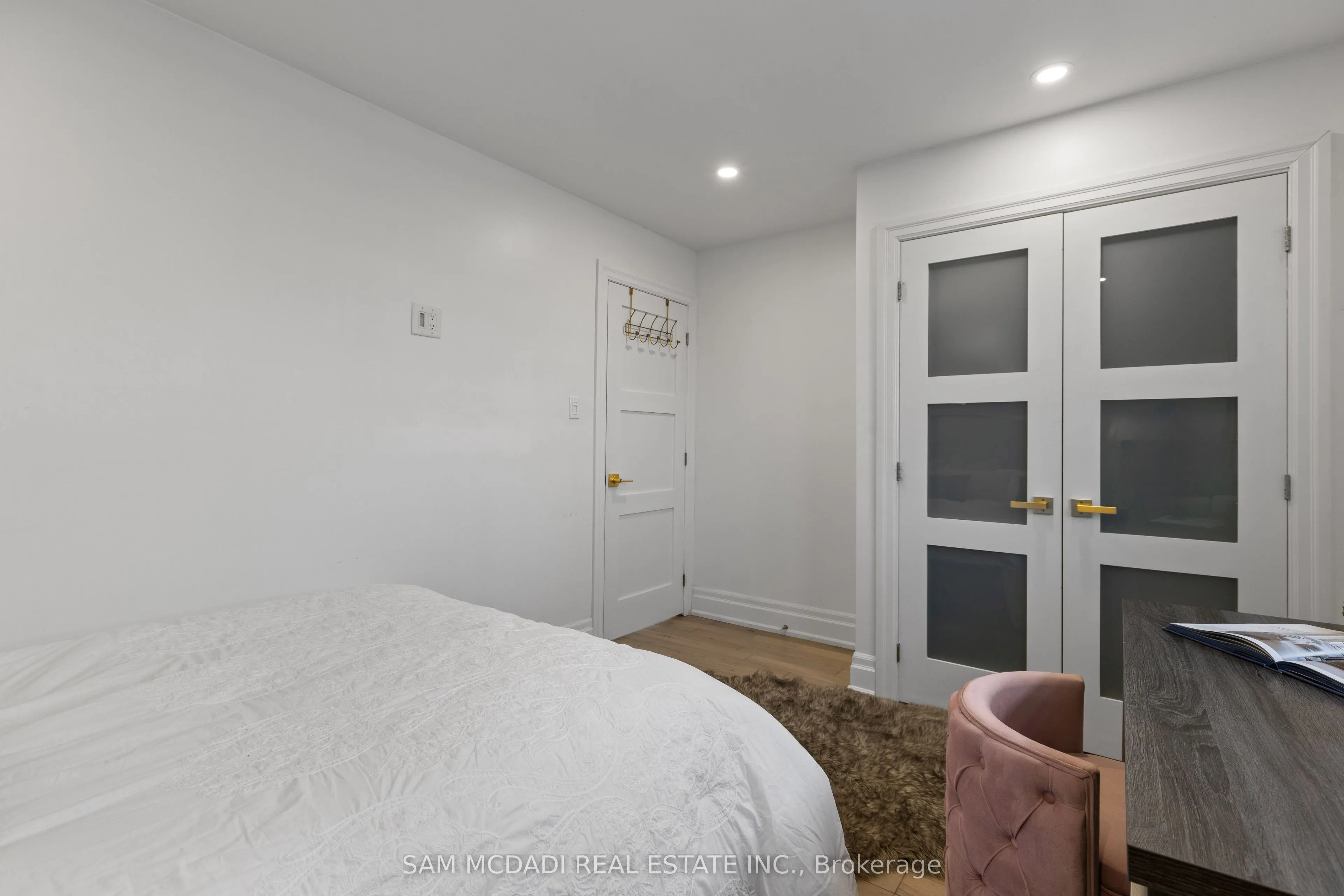 2284 Glastonbury Road