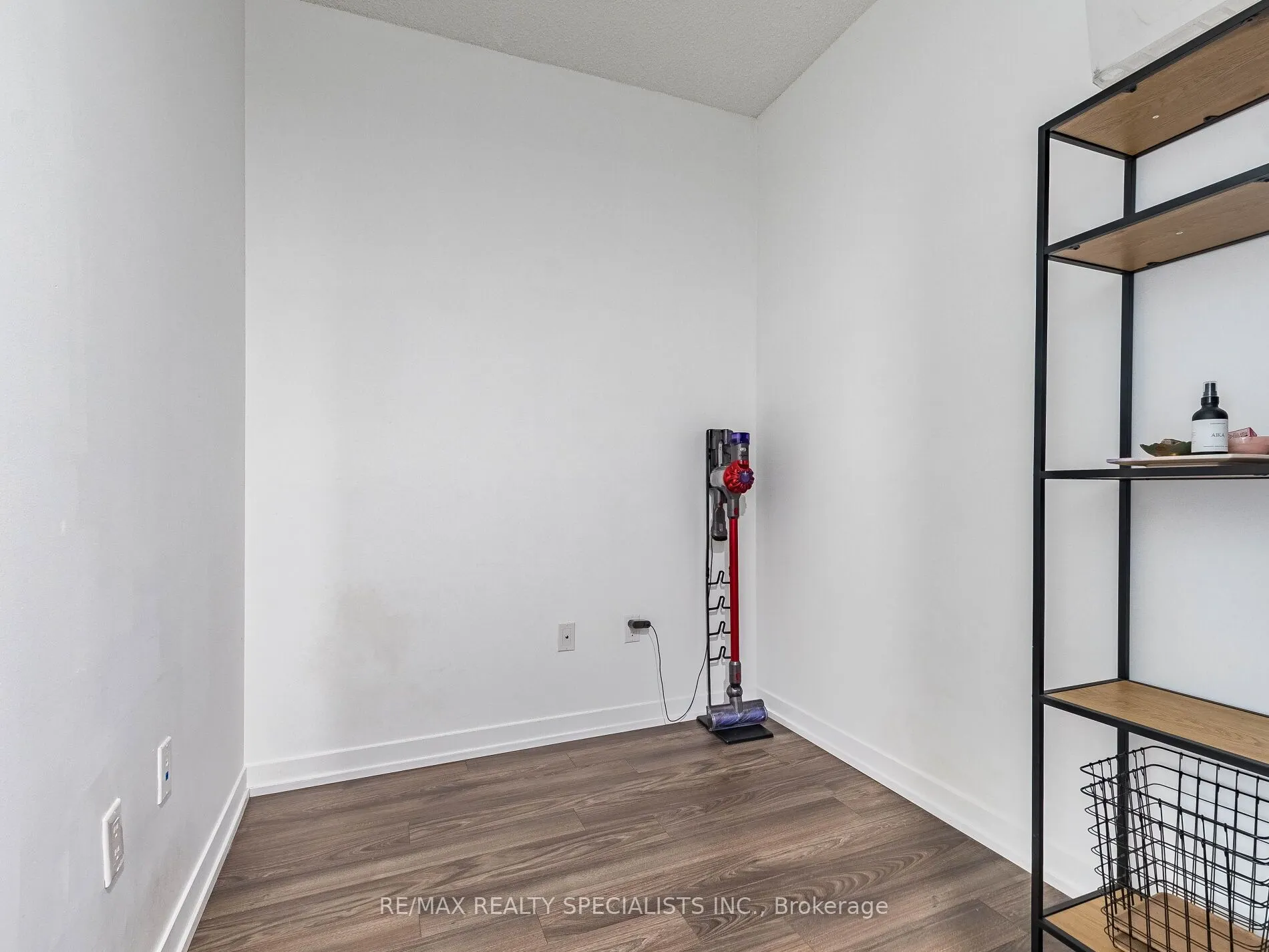 2560 Eglinton Avenue W, #1902