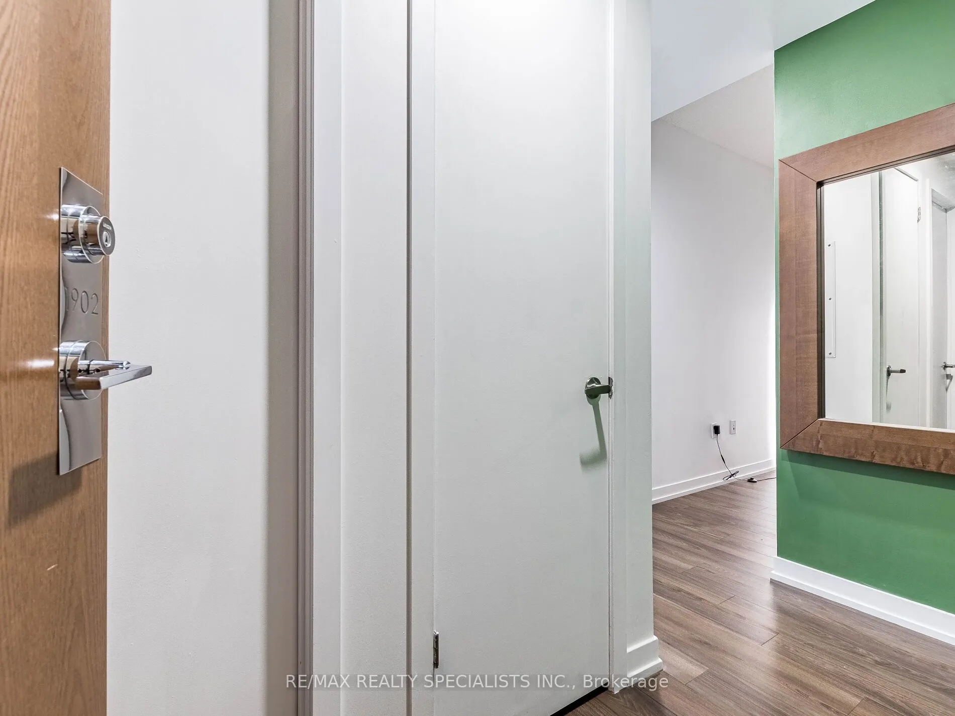 2560 Eglinton Avenue W, #1902