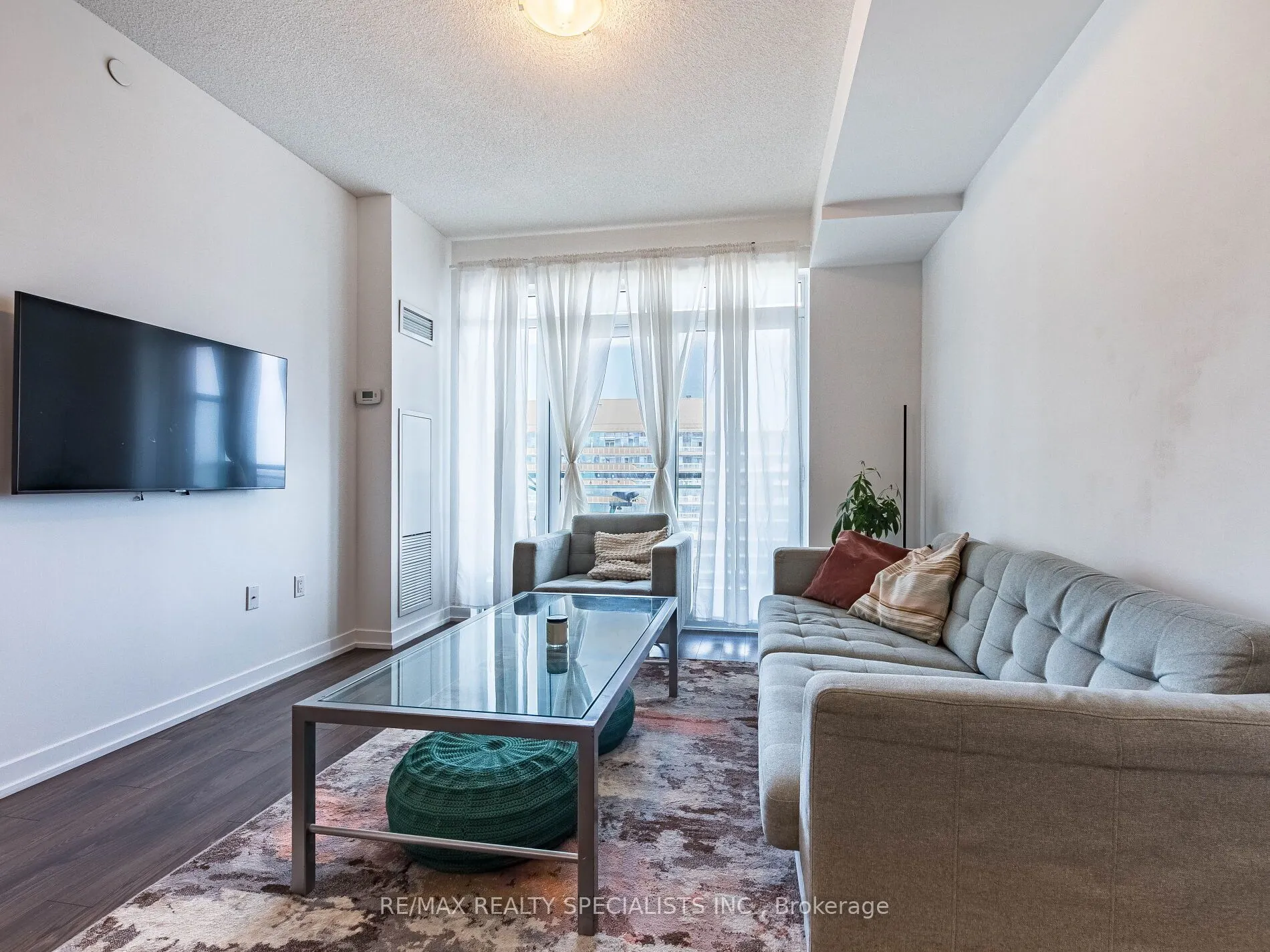 2560 Eglinton Avenue W, #1902