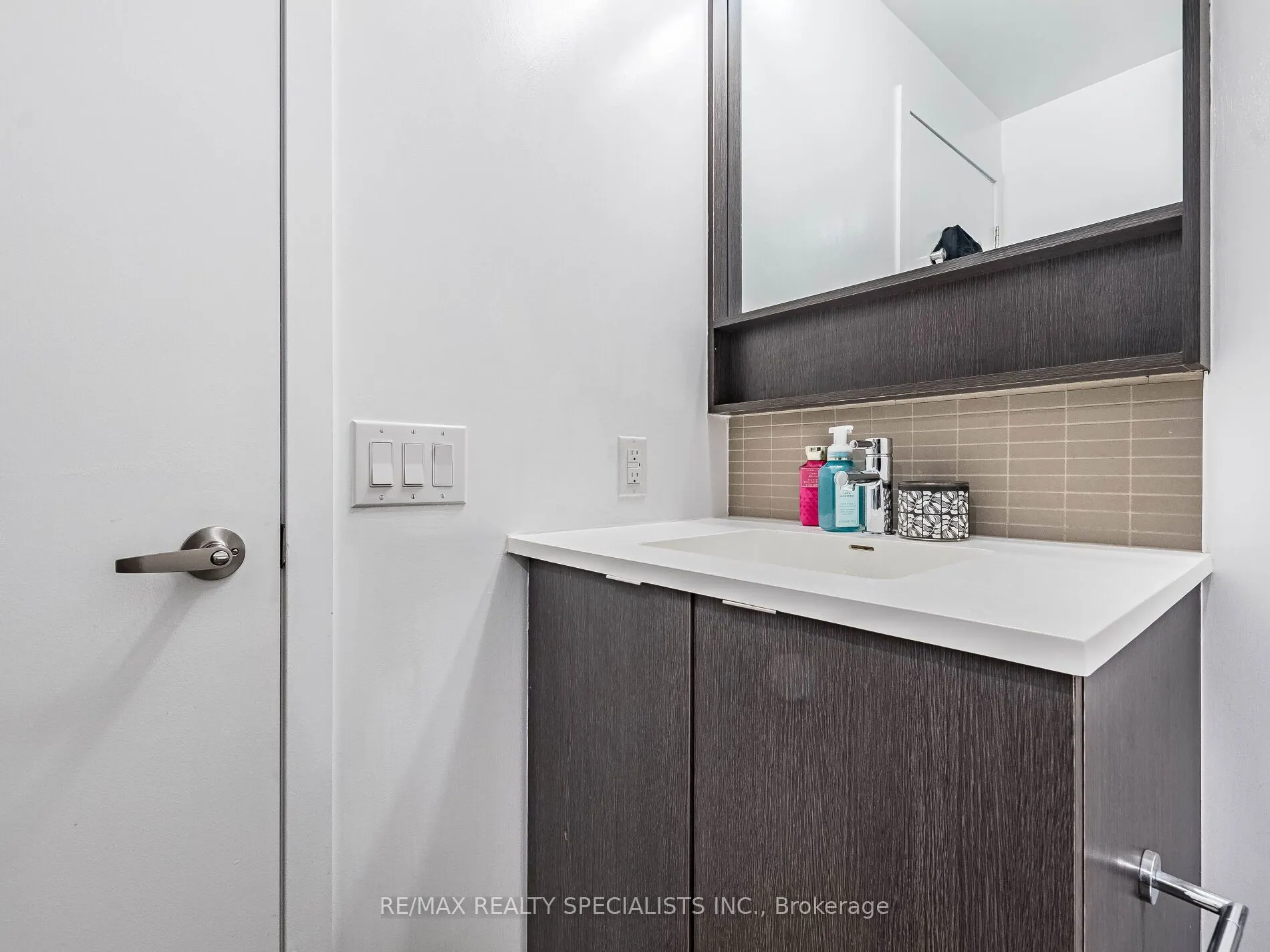 2560 Eglinton Avenue W, #1902