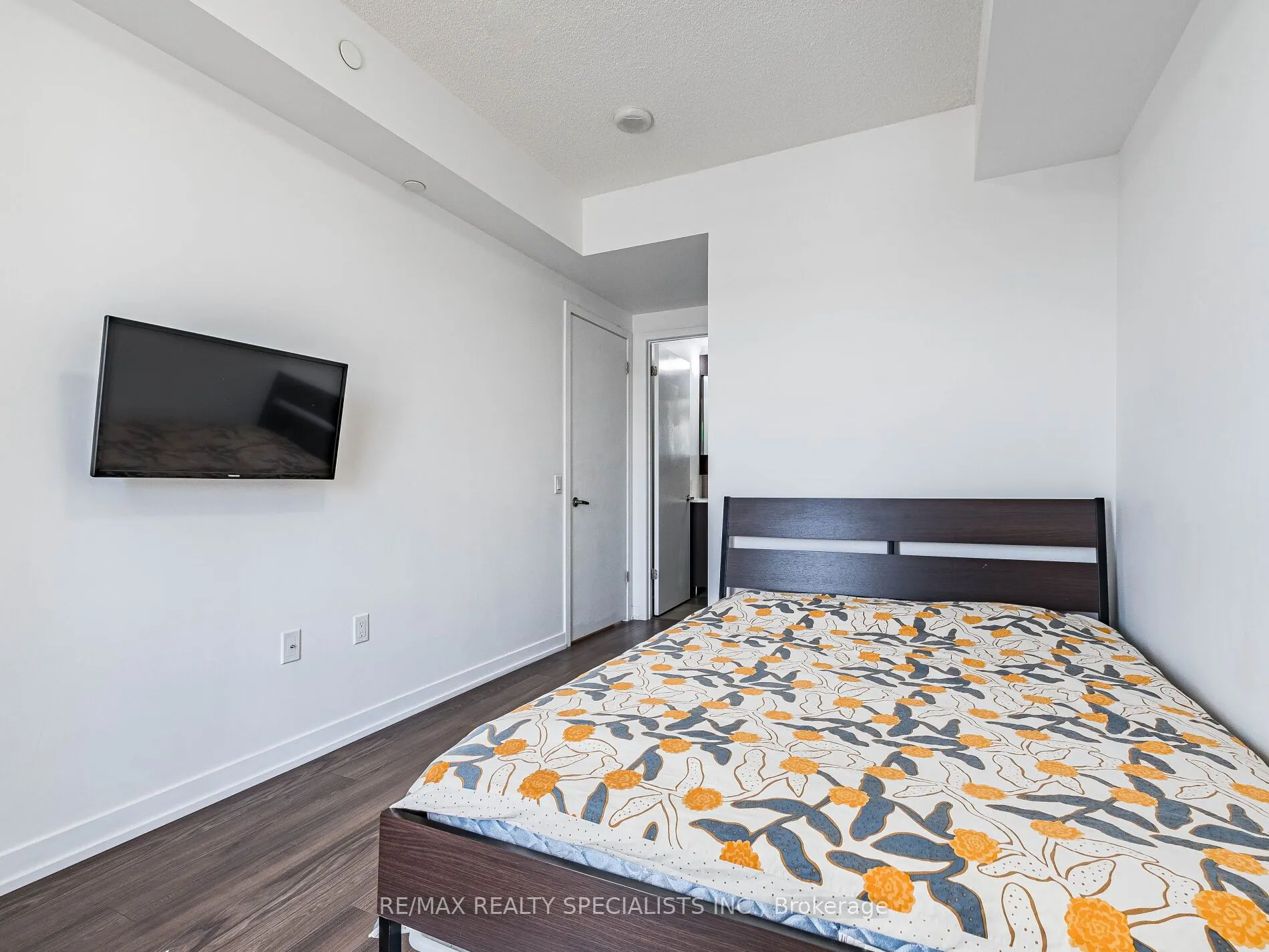 2560 Eglinton Avenue W, #1902