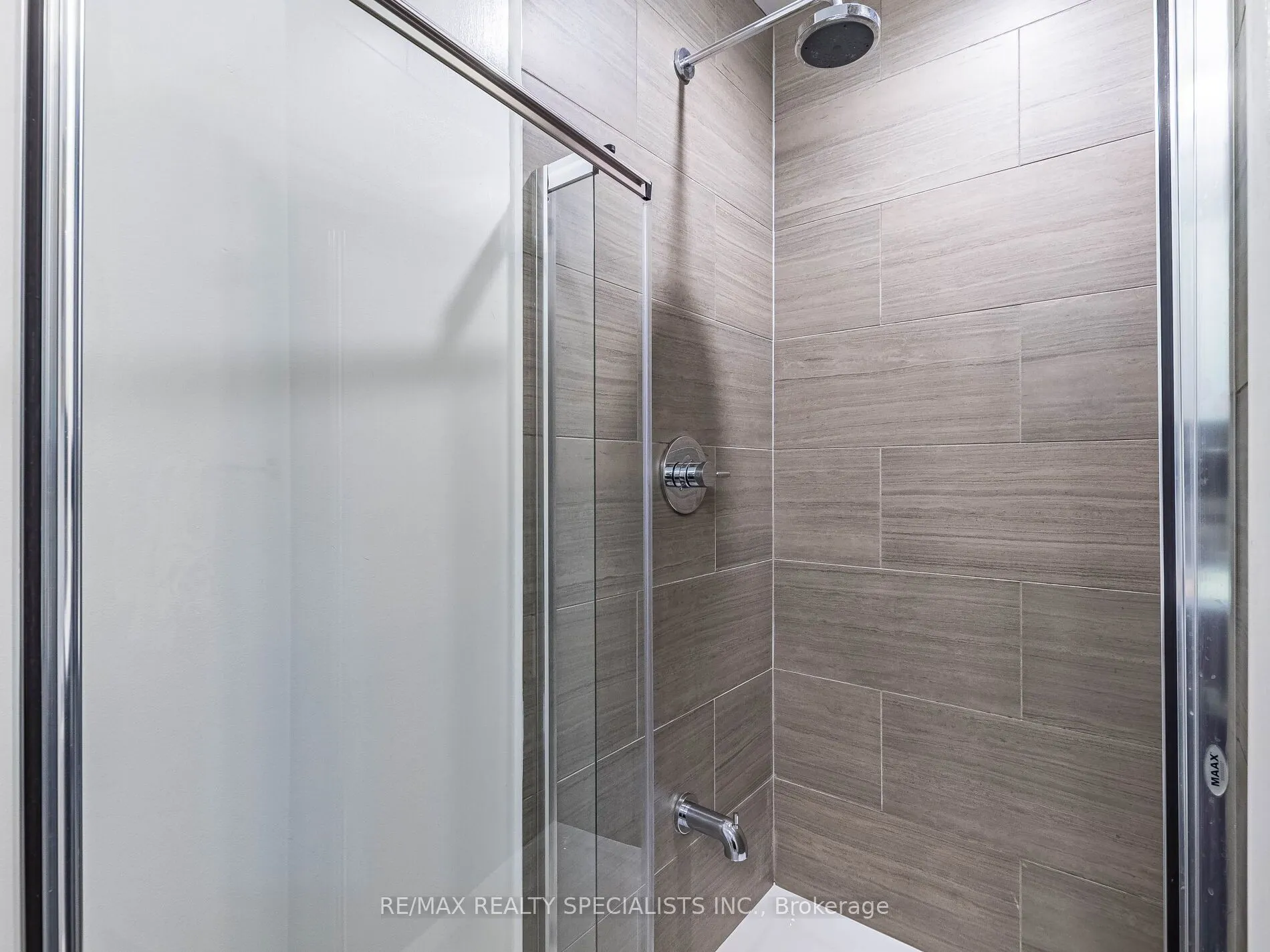 2560 Eglinton Avenue W, #1902