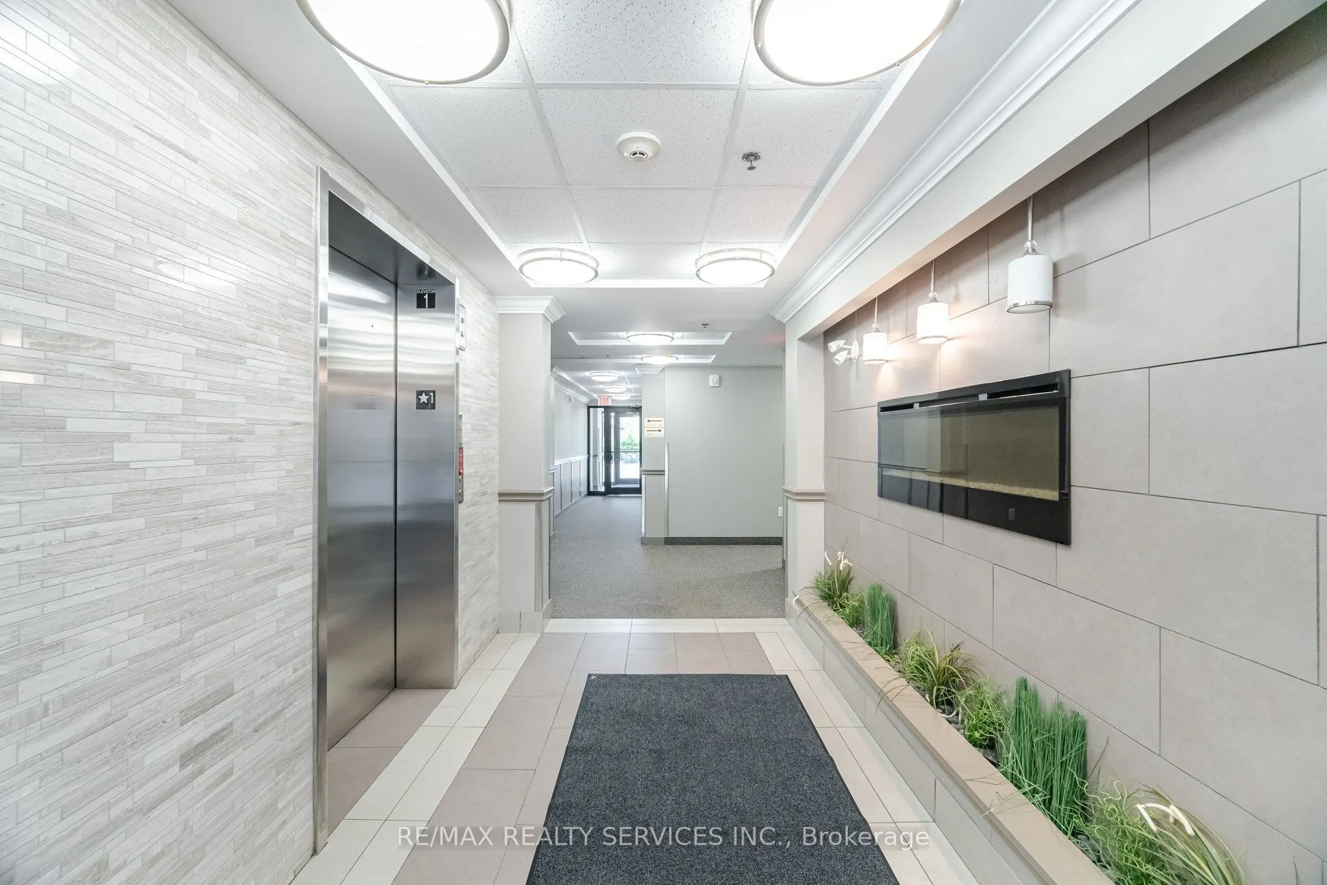 60 Baycliffe Crescent, #301