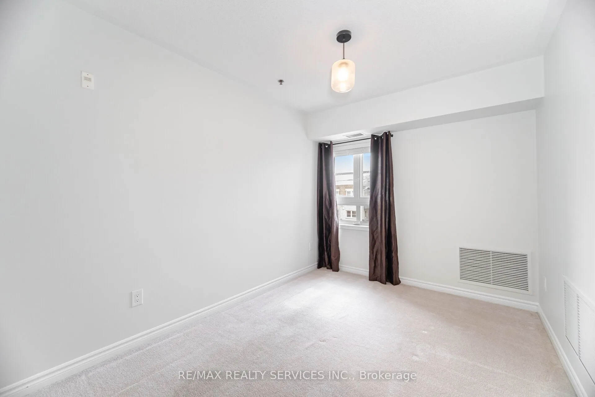 60 Baycliffe Crescent, #301