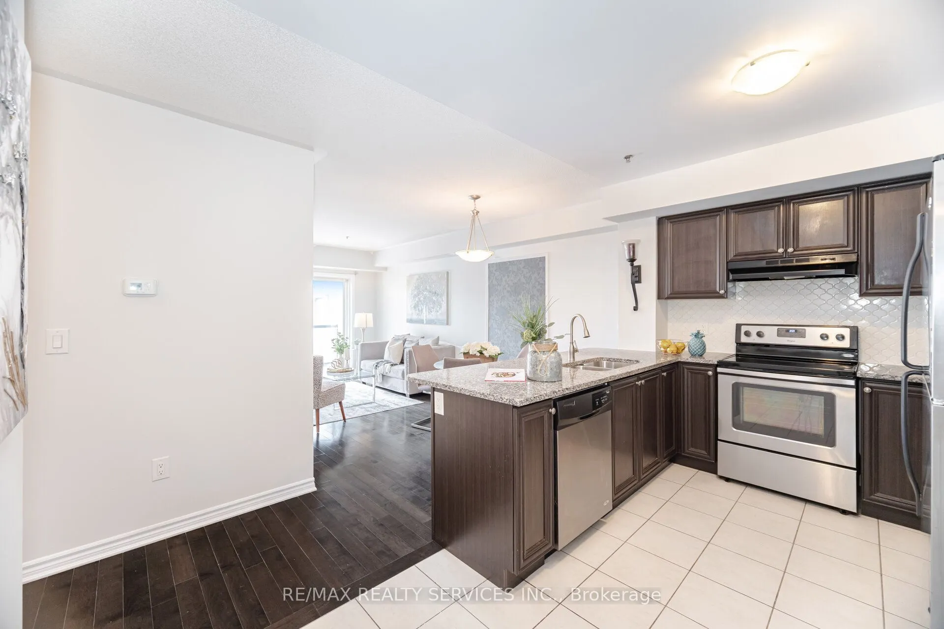 60 Baycliffe Crescent, #301