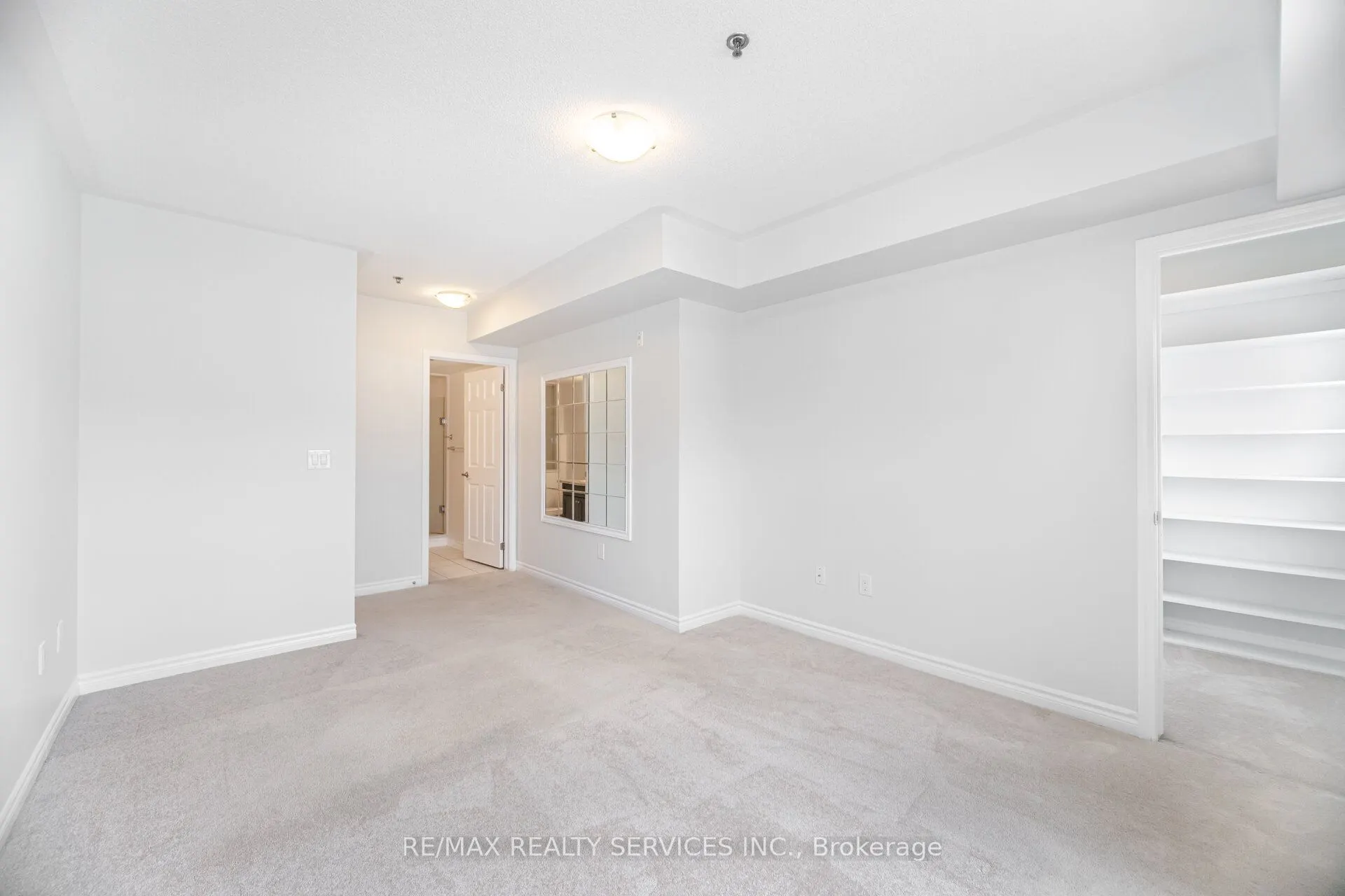 60 Baycliffe Crescent, #301