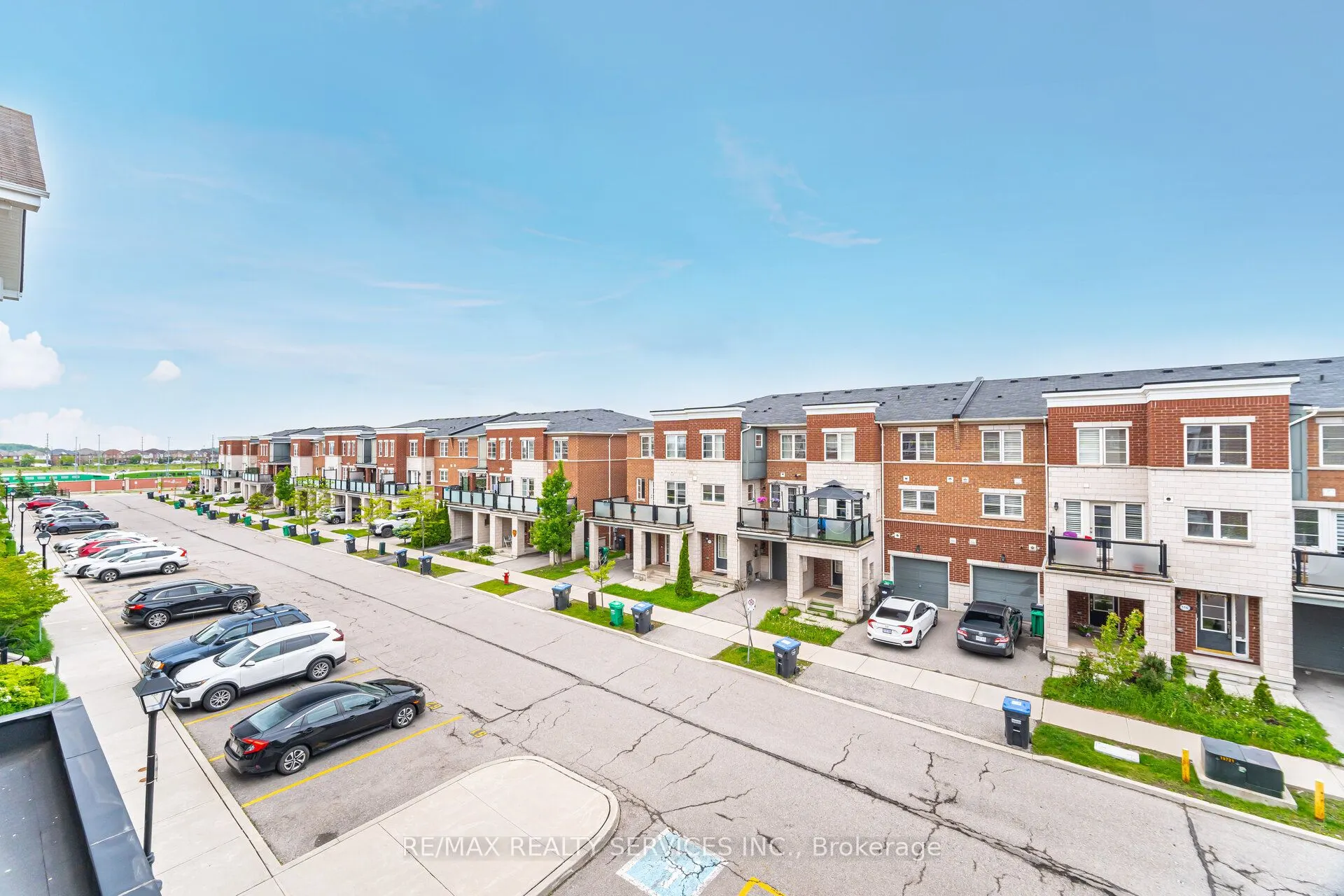 60 Baycliffe Crescent, #301