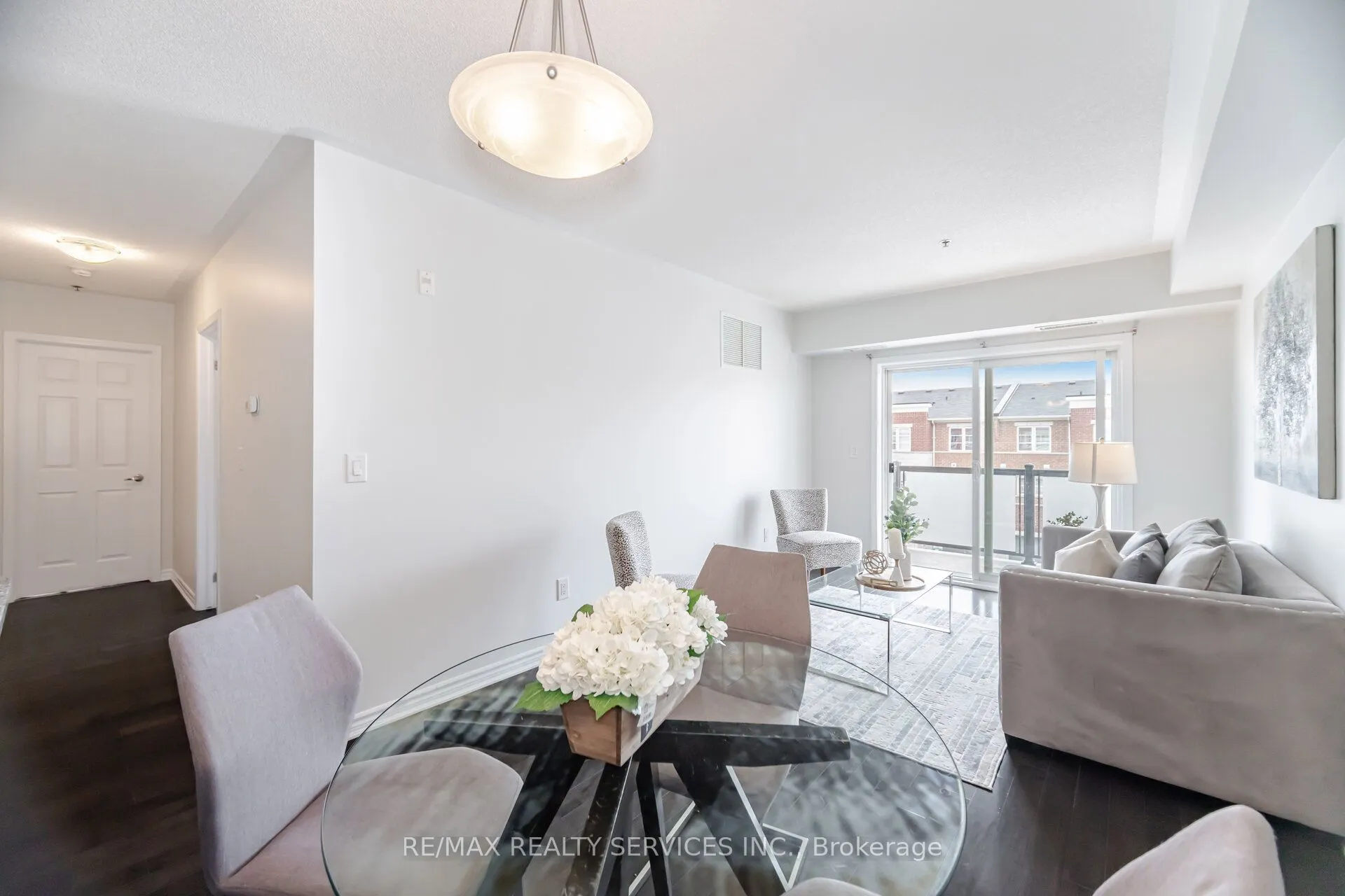 60 Baycliffe Crescent, #301