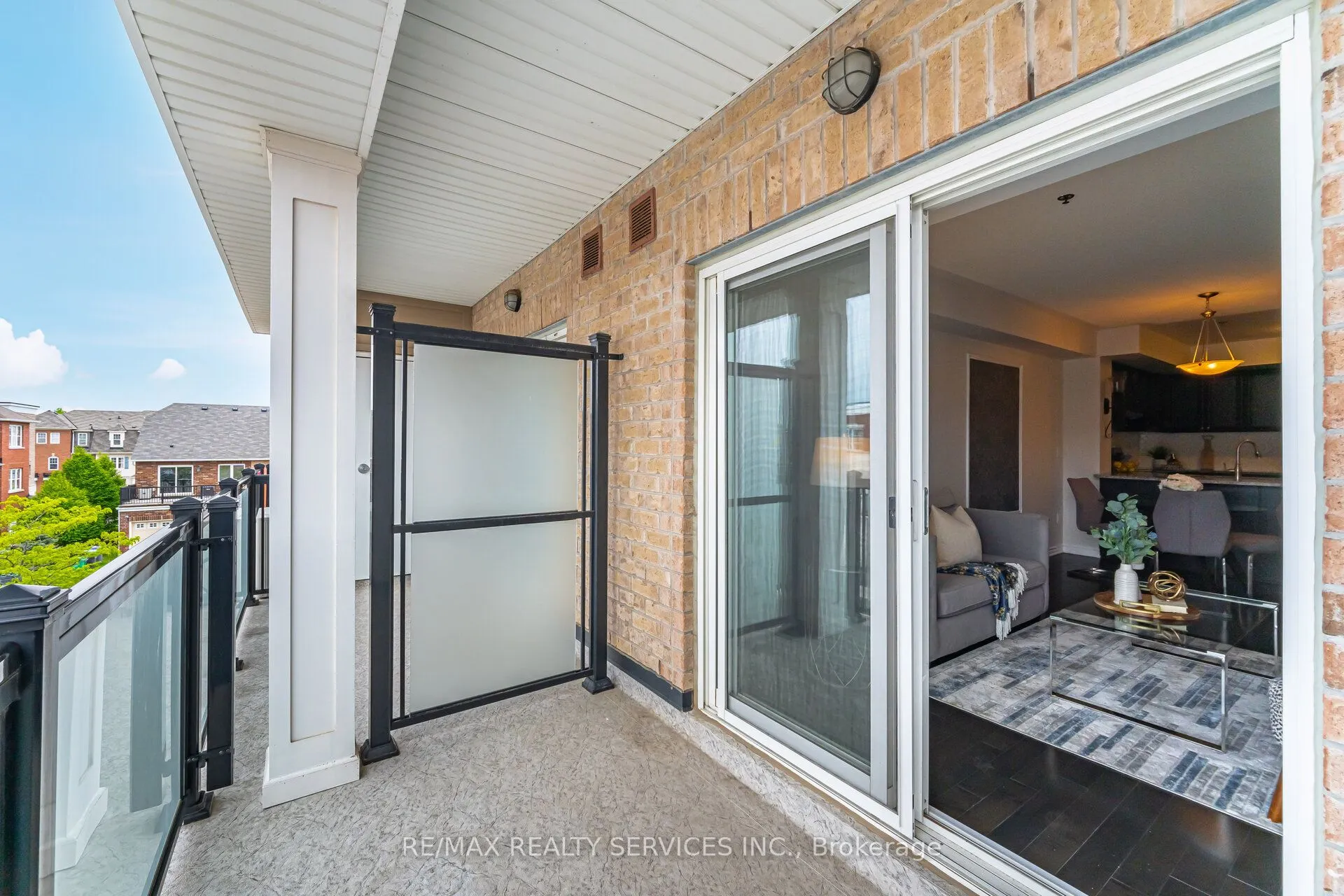 60 Baycliffe Crescent, #301