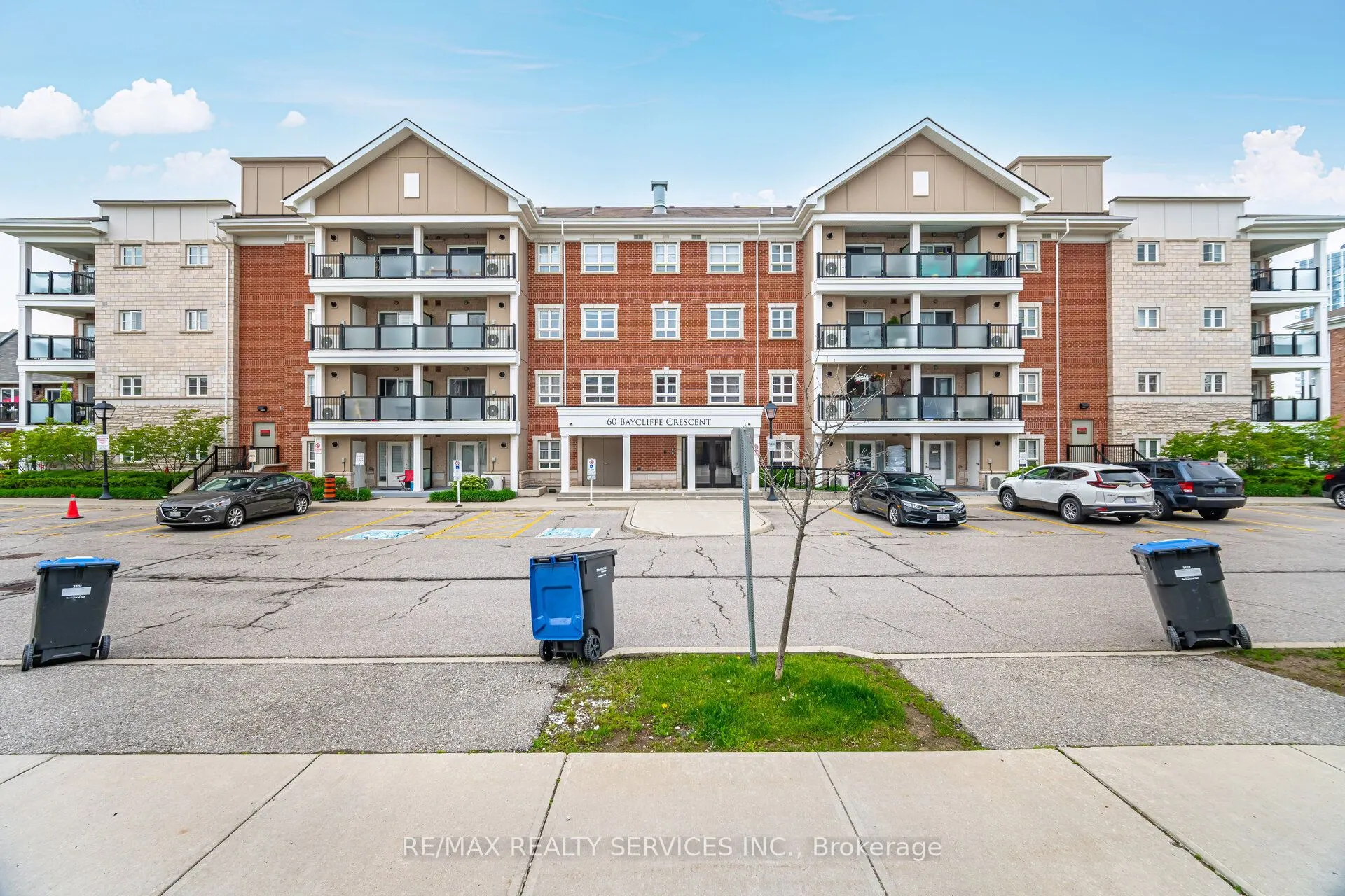 60 Baycliffe Crescent, #301