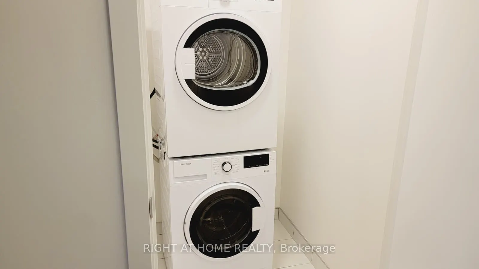 3079 Trafalgar Road, #702